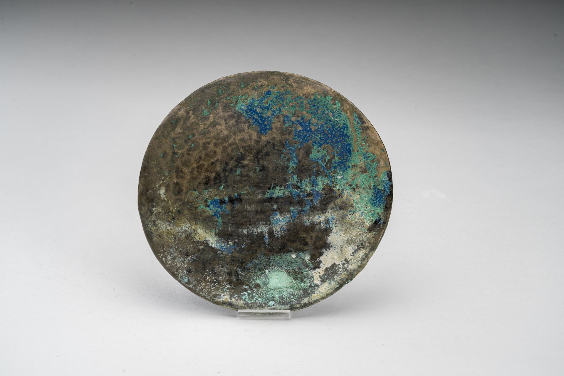 A BRONZE MIRROR, HAN DYNASTY - Bild 2 aus 7