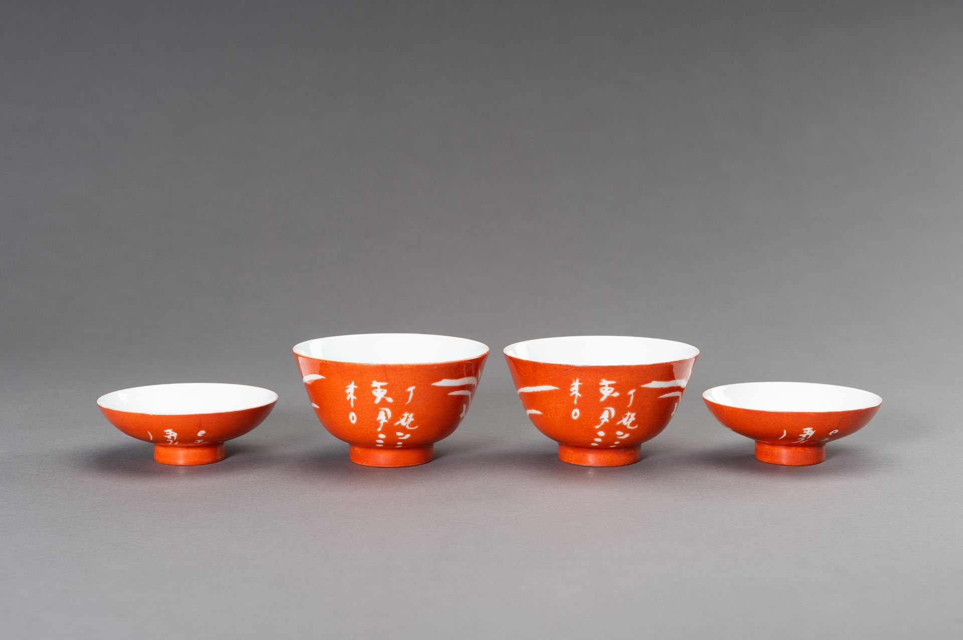 A PAIR OF CORAL RED BOWLS AND COVERS, REPUBLIC PERIOD - Bild 8 aus 12