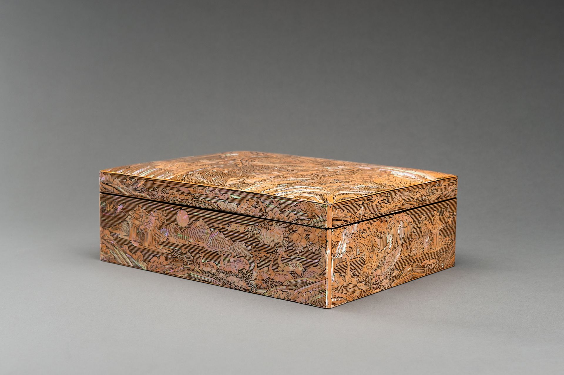 A MOTHER-OF-PEARL INLAID WOOD BOX AND COVER - Image 5 of 16