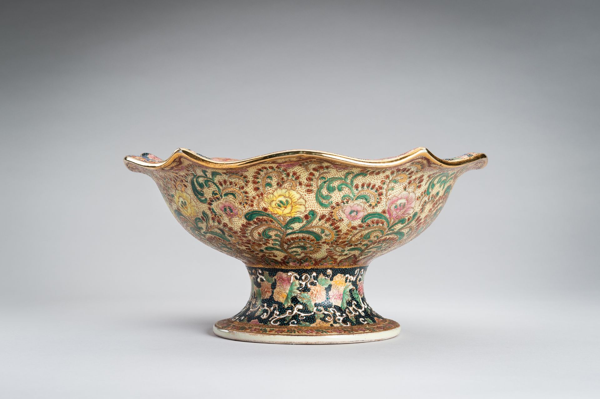 A LOBED SATSUMA PORCELAIN STEM BOWL - Image 12 of 16