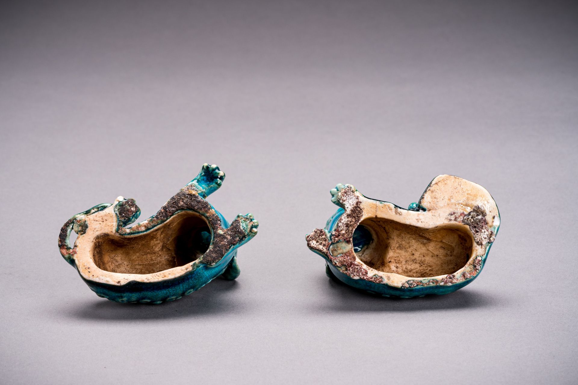 A PAIR OF TURQUOISE GLAZED PORCELAIN BUDDHIST LIONS, QING - Image 6 of 6