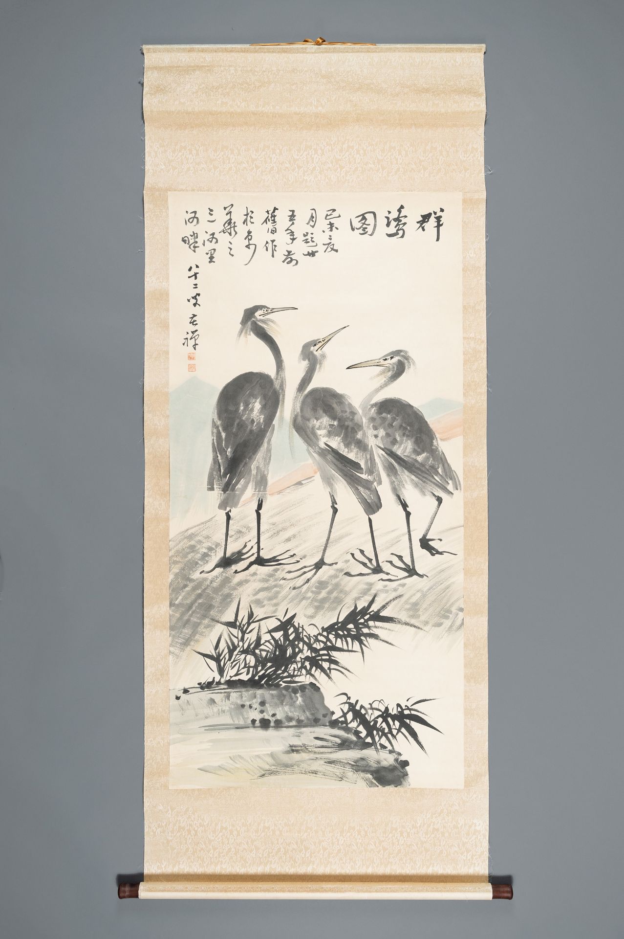 A SCROLL PAINTING OF THREE EGRETS, MANNER OF LI KUCHAN (1899-1983) - Image 2 of 9