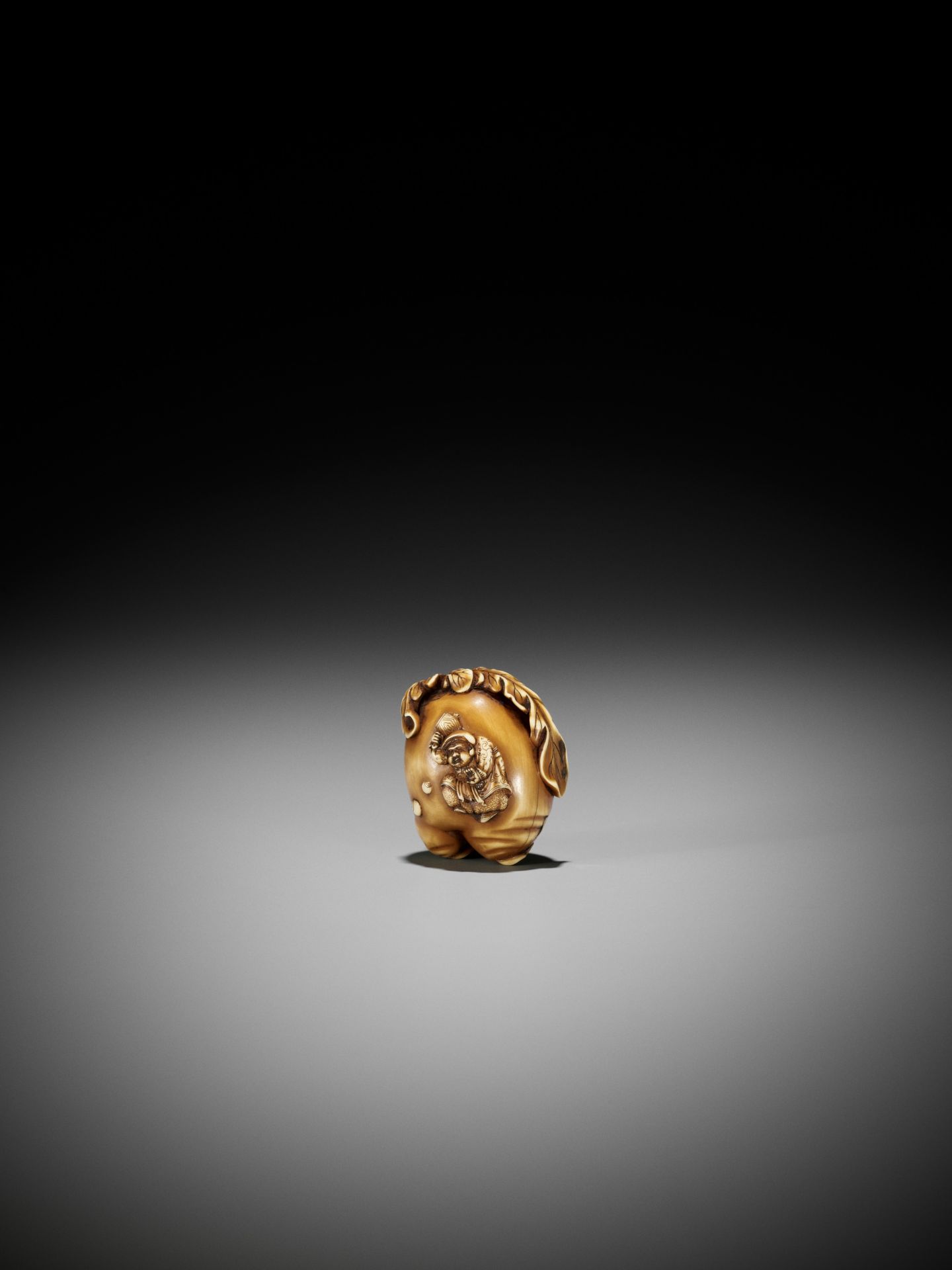 MITSUSADA: A FINE IVORY NETSUKE OF A DAIKON (FORKED RADISH) WITH DAIKOKU - Image 5 of 11