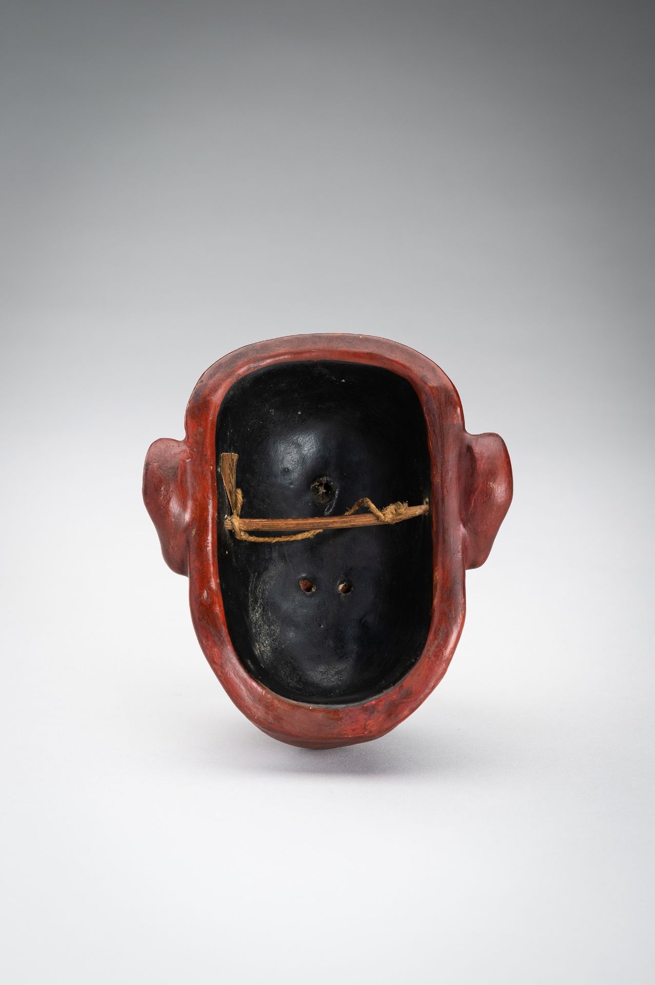 A SMALL LACQUERED WOOD MASK OF A MAN - Bild 8 aus 9