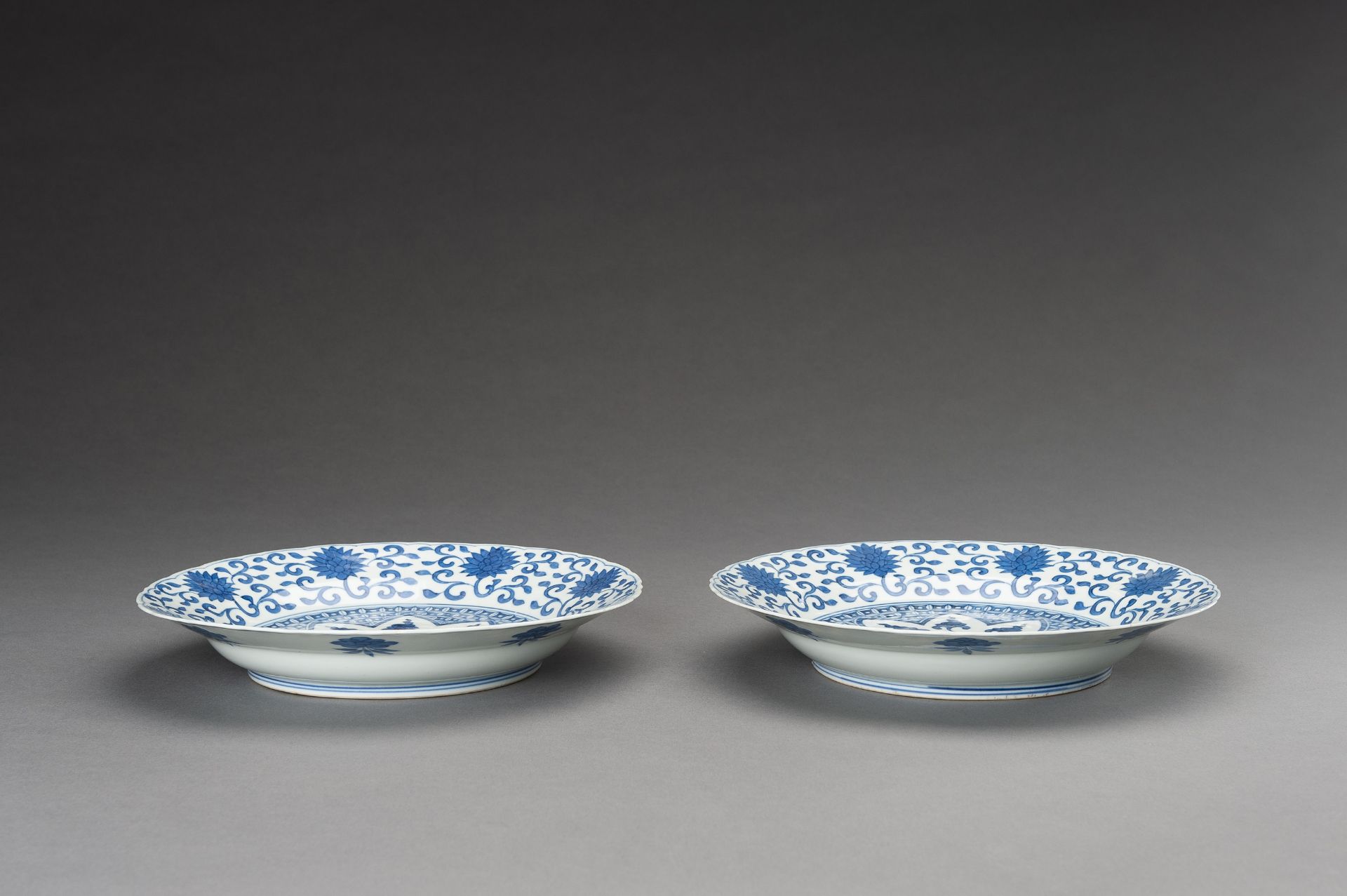 A PAIR OF BLUE AND WHITE FLORAL PORCELAIN DISHES, 1930s - Image 8 of 12