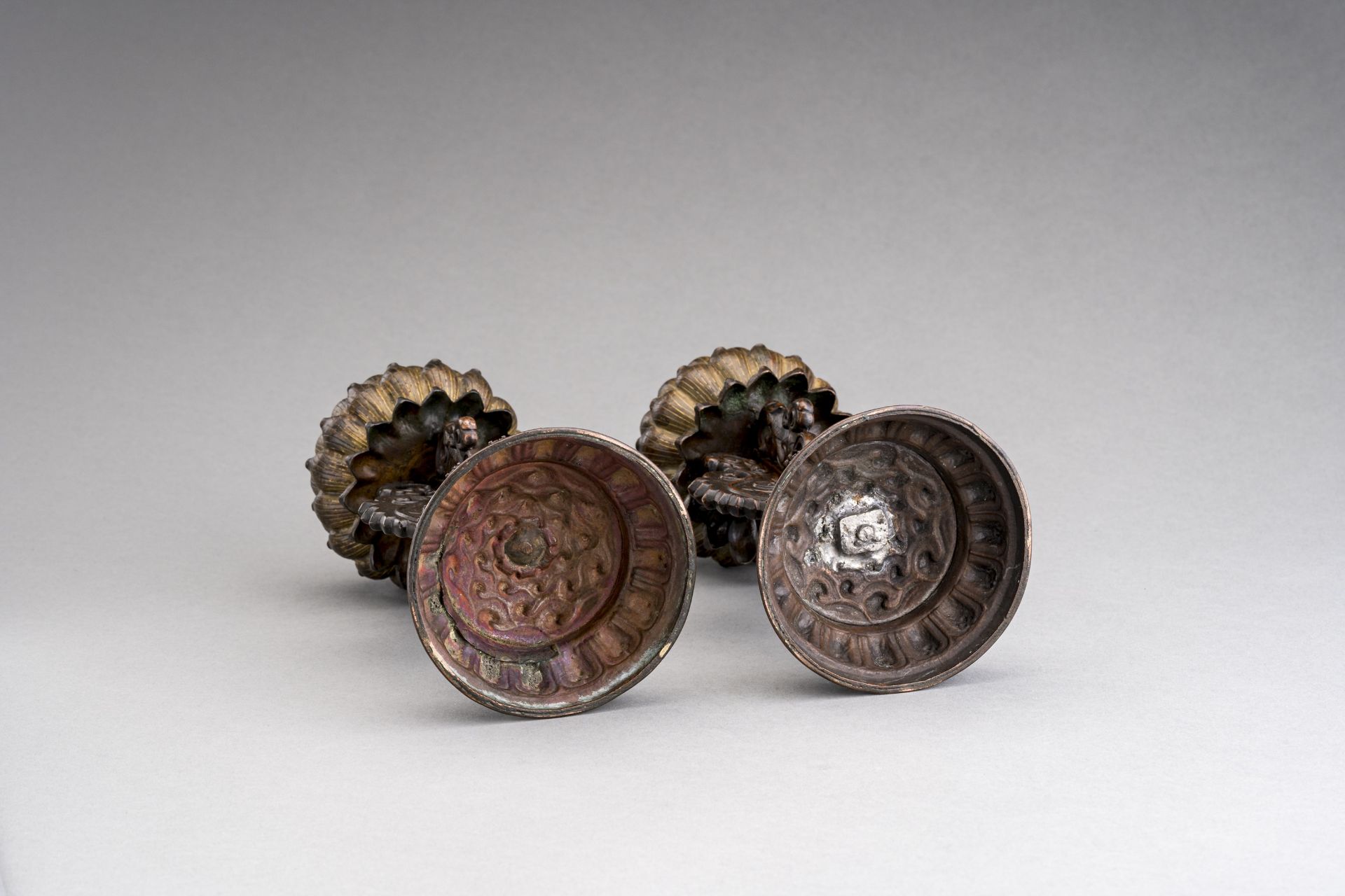 A FINE PAIR OF COPPER-BRONZE 'BUDDHIST EMBLEM' STANDS, QIANLONG - Image 7 of 7