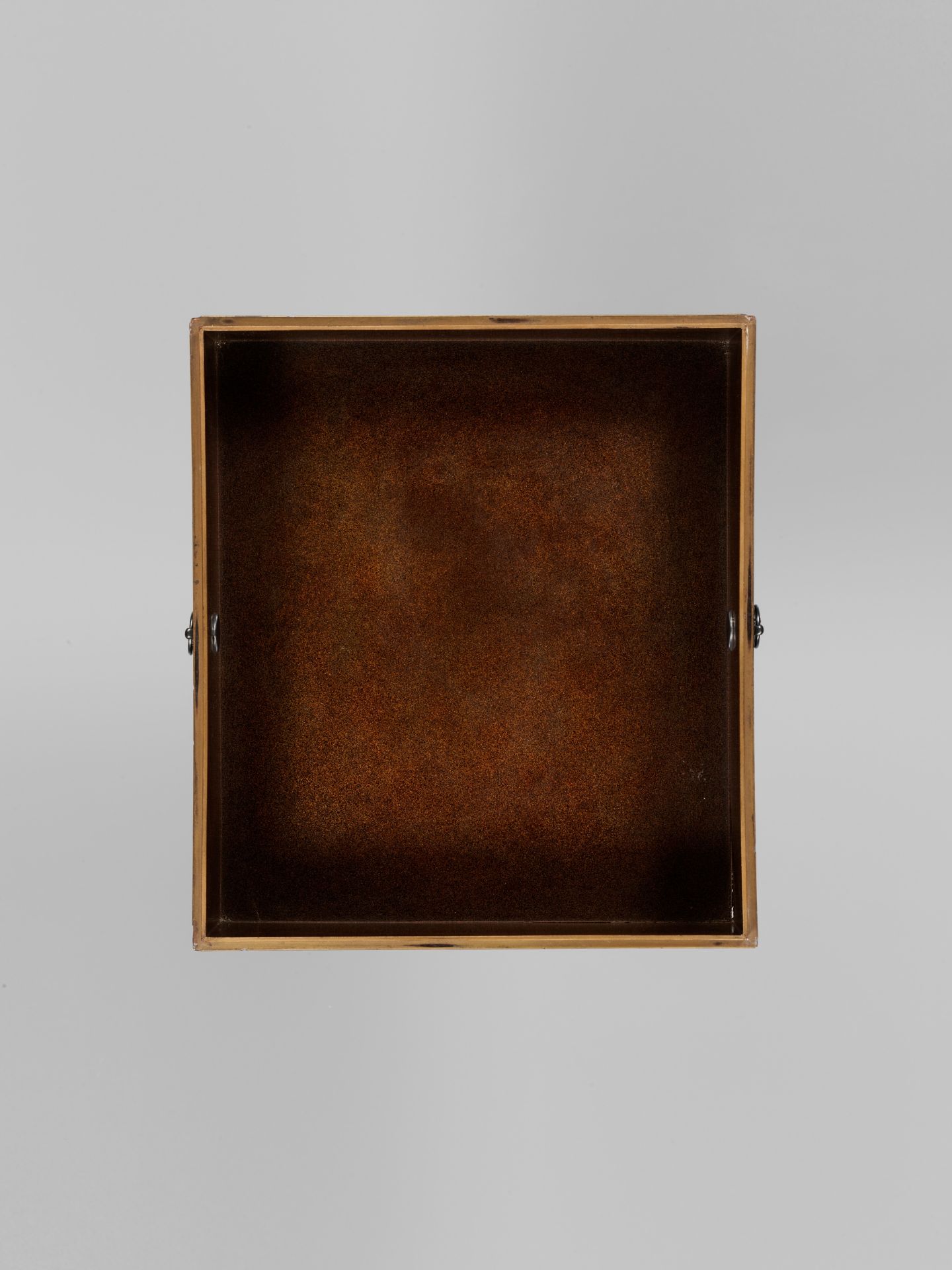 A LACQUER BOX AND COVER WITH MINOGAME DESIGN - Bild 6 aus 10