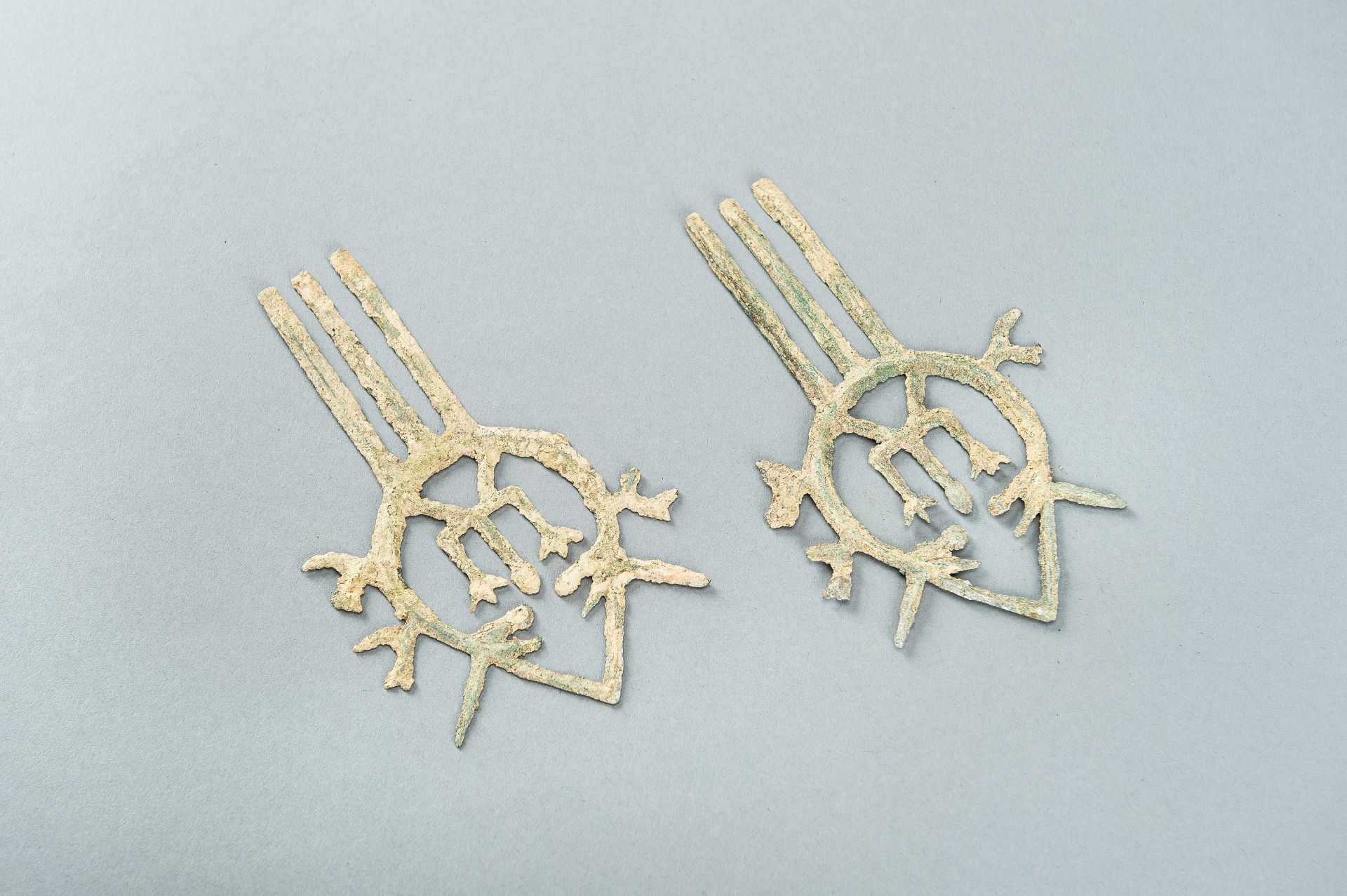 A PAIR OF BRONZE HAIRPINS, DONG SON CULTURE - Image 11 of 11
