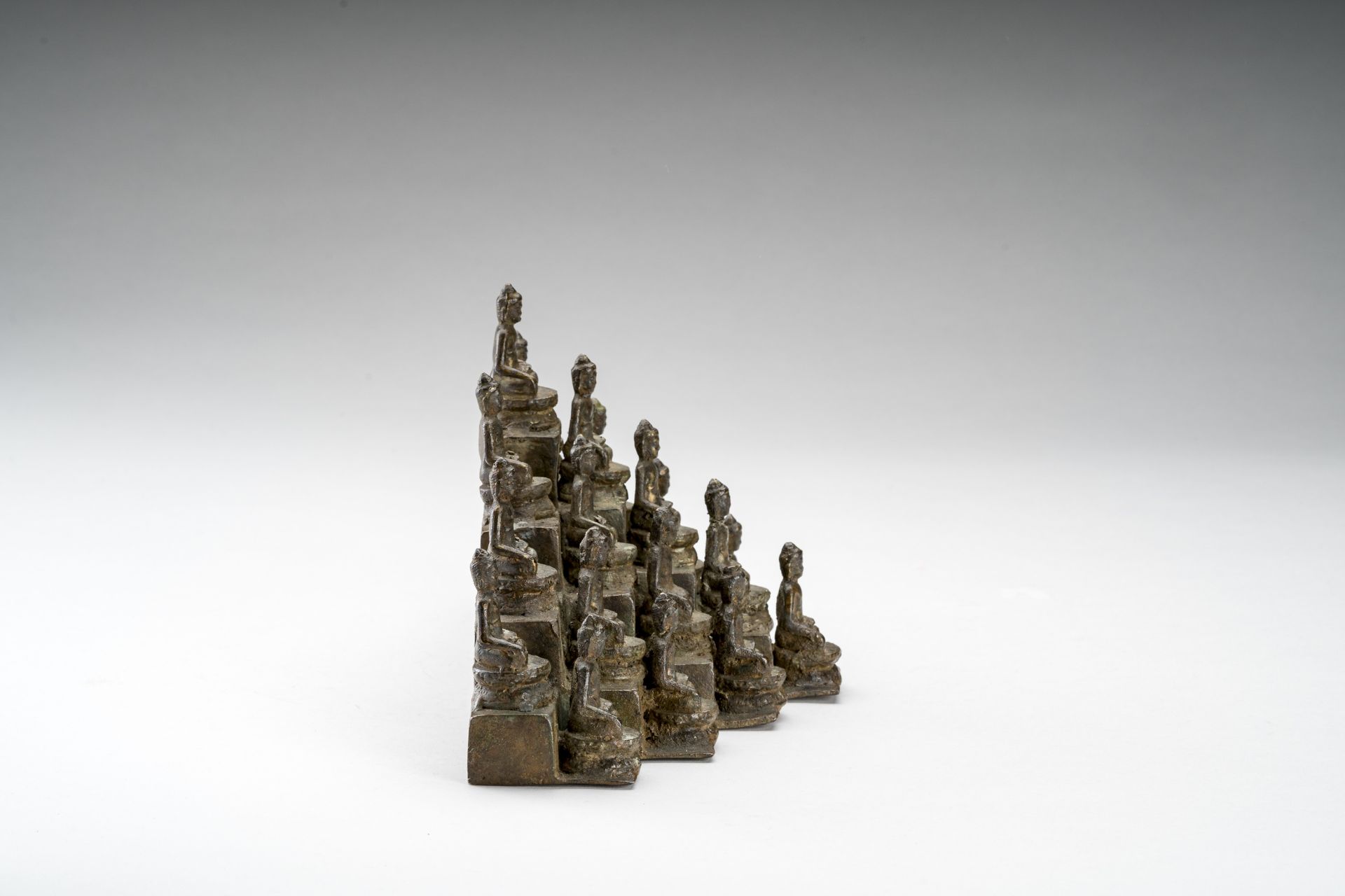 A JAVANESE SCULPTURAL BRONZE GROUP DEPICTING 23 SEATED BUDDHA - Image 6 of 8