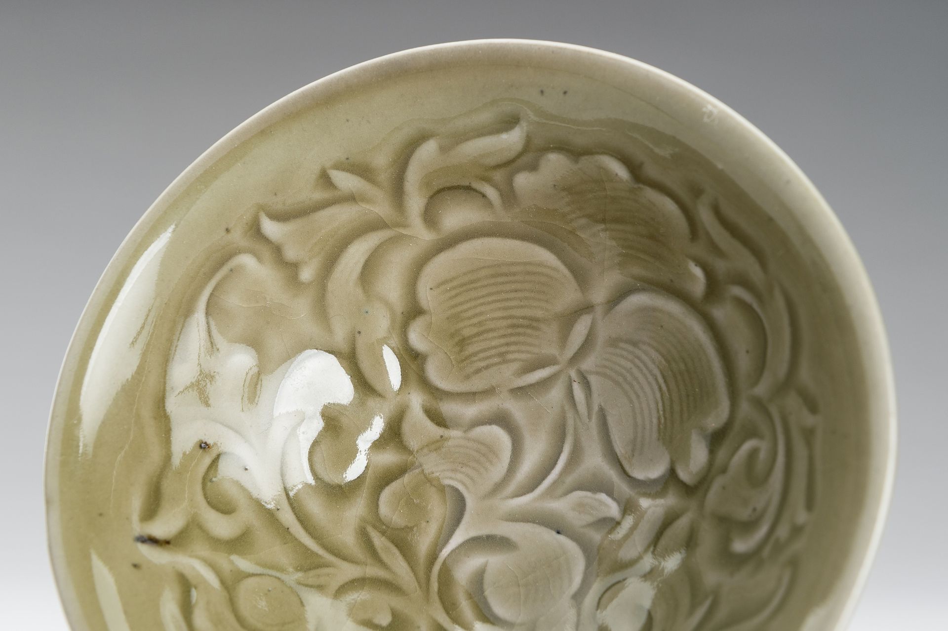 A SONG STYLE YAOZHOU CELADON-GLAZED PORCELAIN BOWL - Image 5 of 11