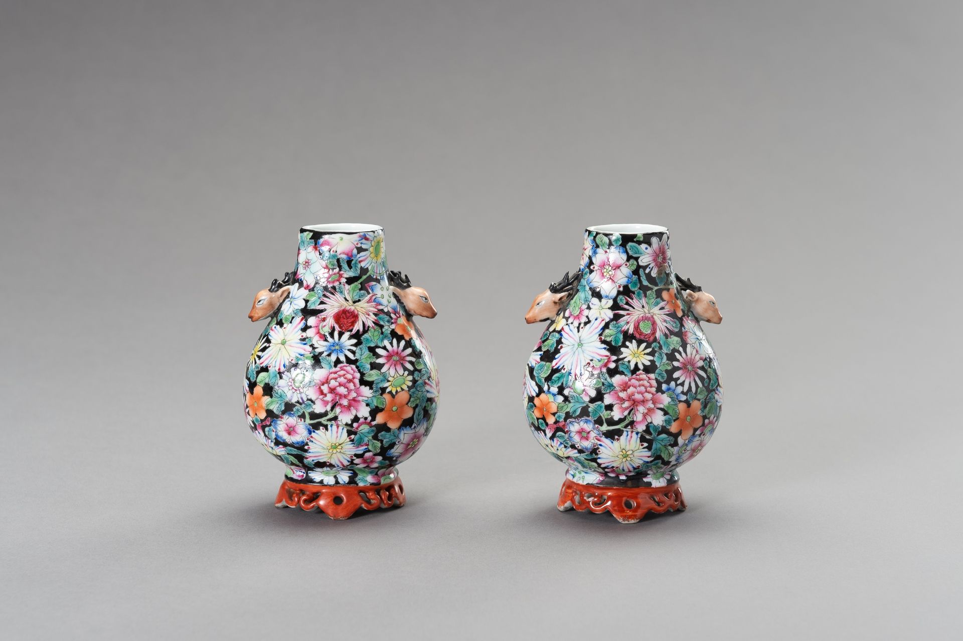 A SMALL PAIR OF 'MILLEFLEUR' PORCELAIN VASES - Image 8 of 14