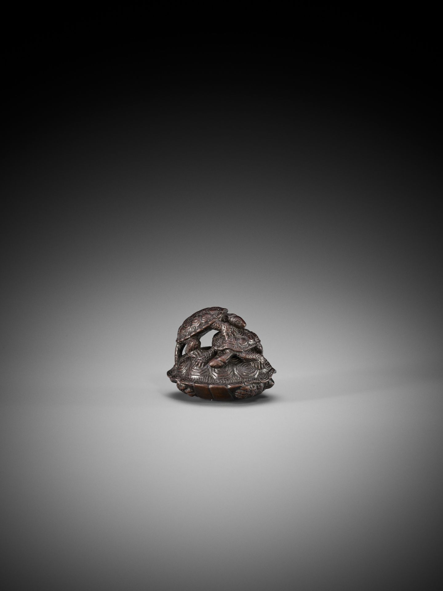 A WOOD NETSUKE OF A THREE TURTLES IN A PYRAMID - Image 3 of 8