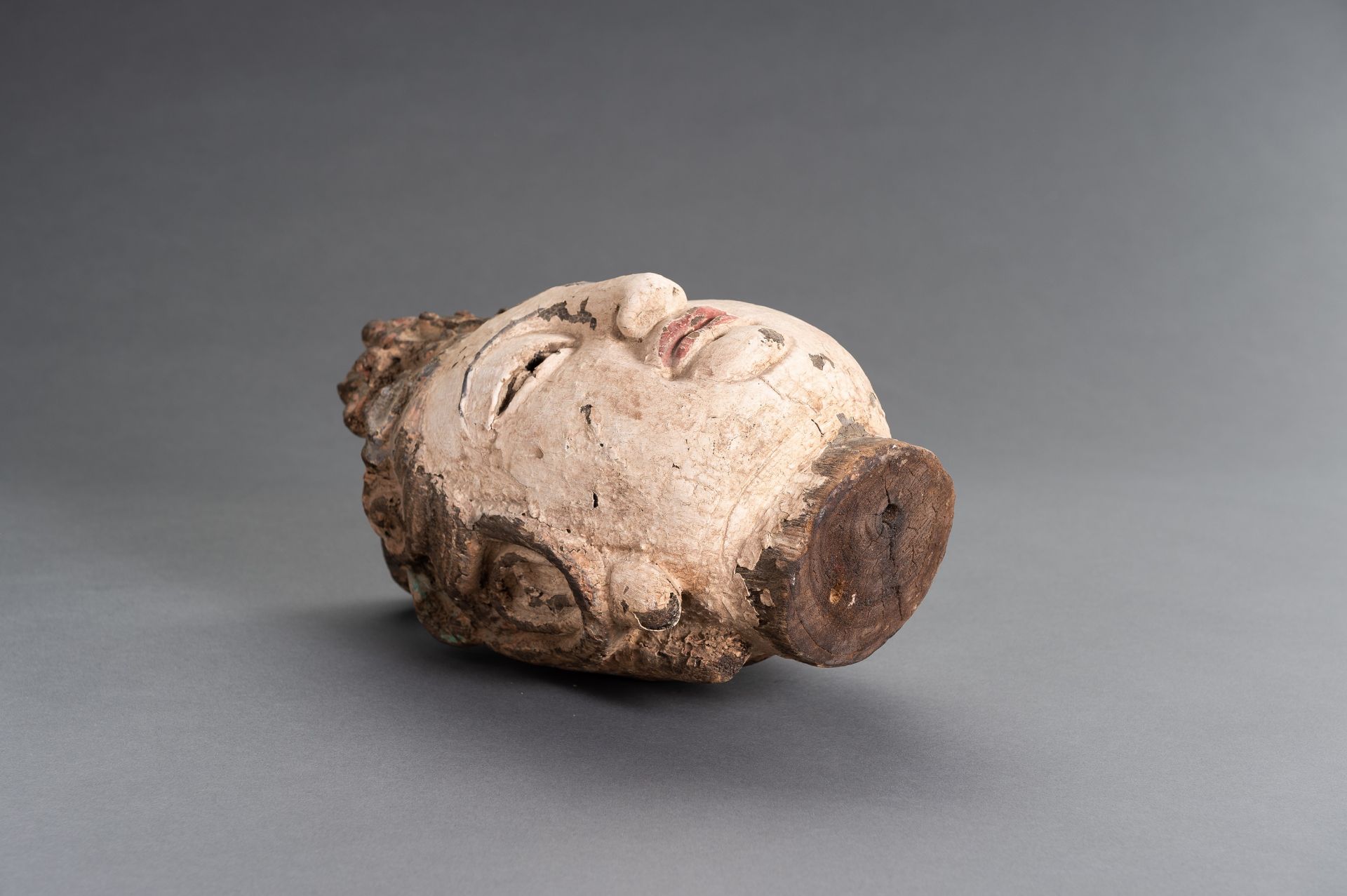 A CARVED POLYCHROME WOOD HEAD OF GUANYIN - Image 9 of 9