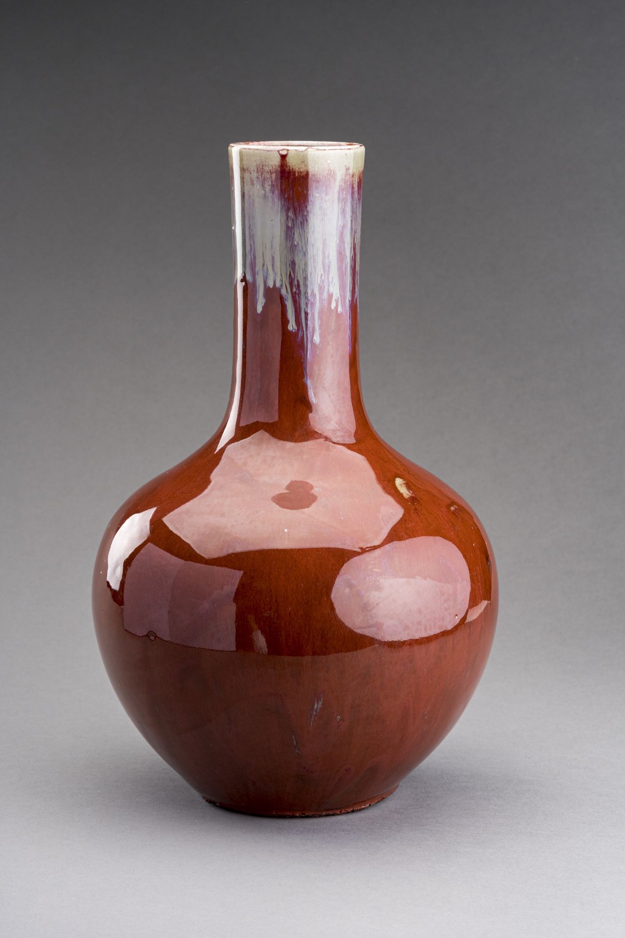 A FLAMBE GLAZED PORCELAIN VASE, TIANQIUPING, QING DYNASTY - Image 2 of 7