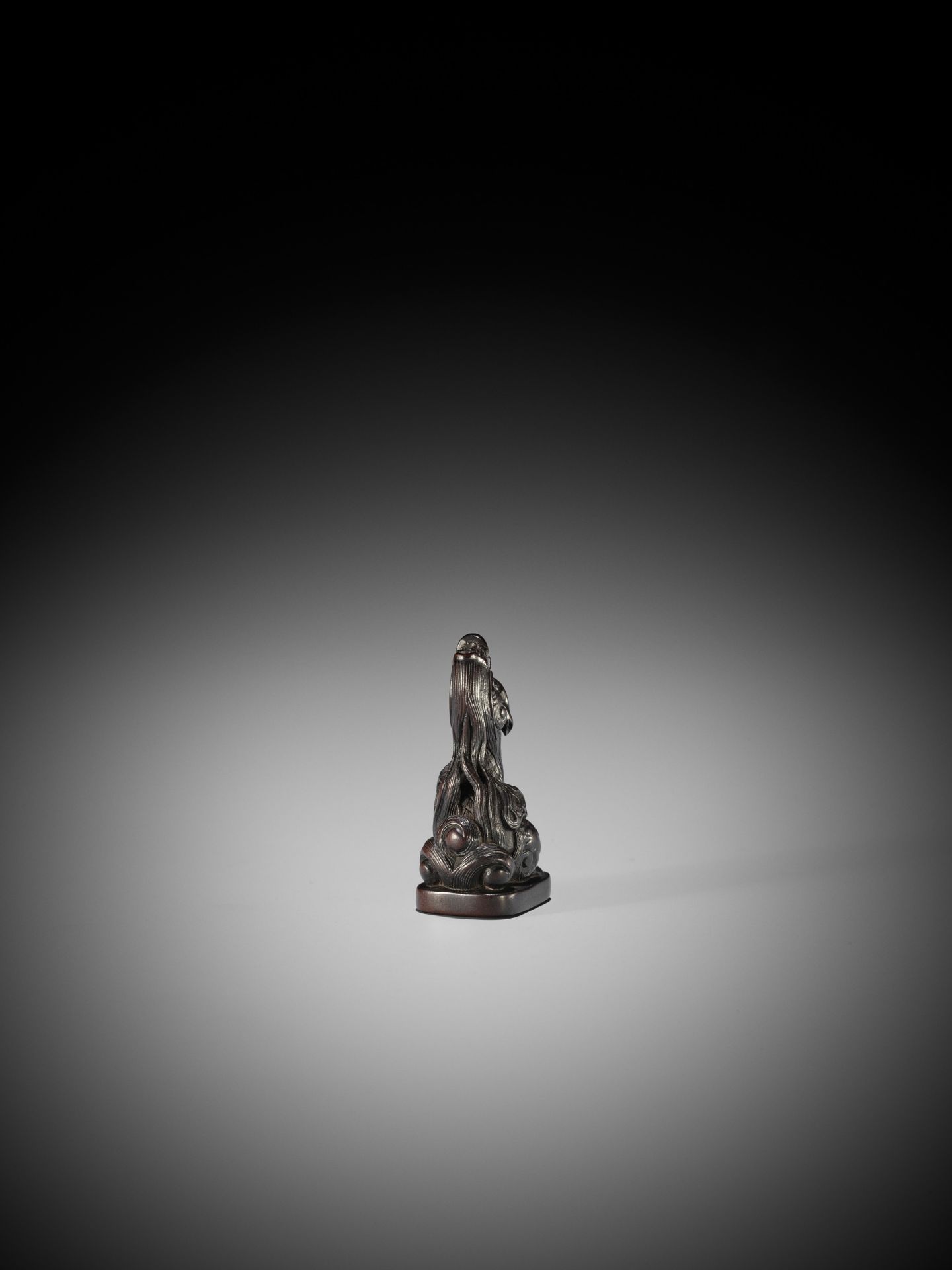 A FINE WOOD NETSUKE OF A BAYING KIRIN IN THE STYLE OF MITSUHARU - Image 10 of 16