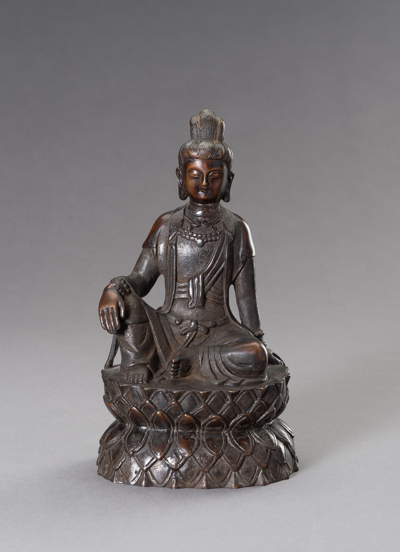 A BRONZE FIGURE OF GUANYIN, REPUBLIC PERIOD