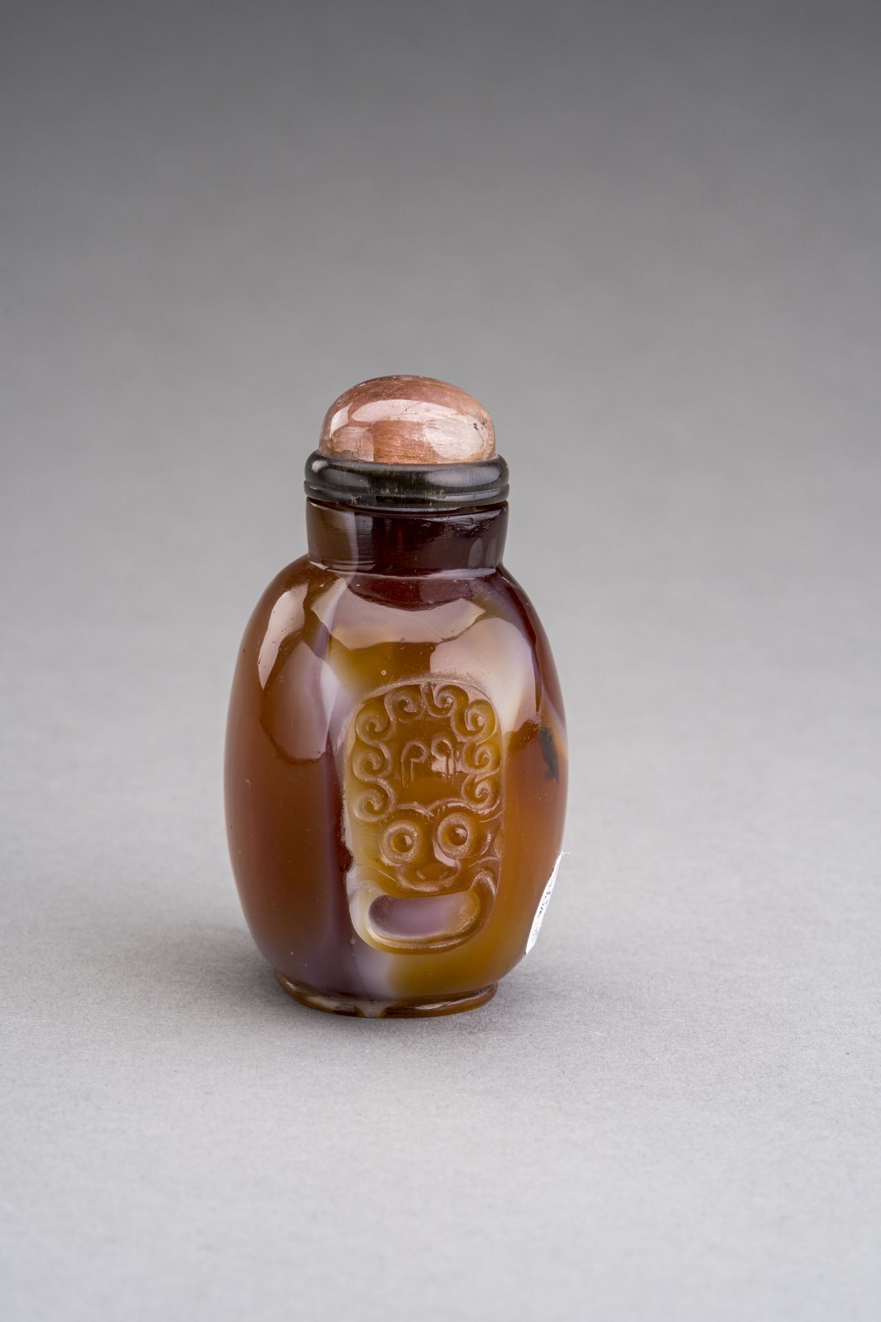 AN AGATE SNUFF BOTTLE, QING DYNASTY - Image 2 of 6