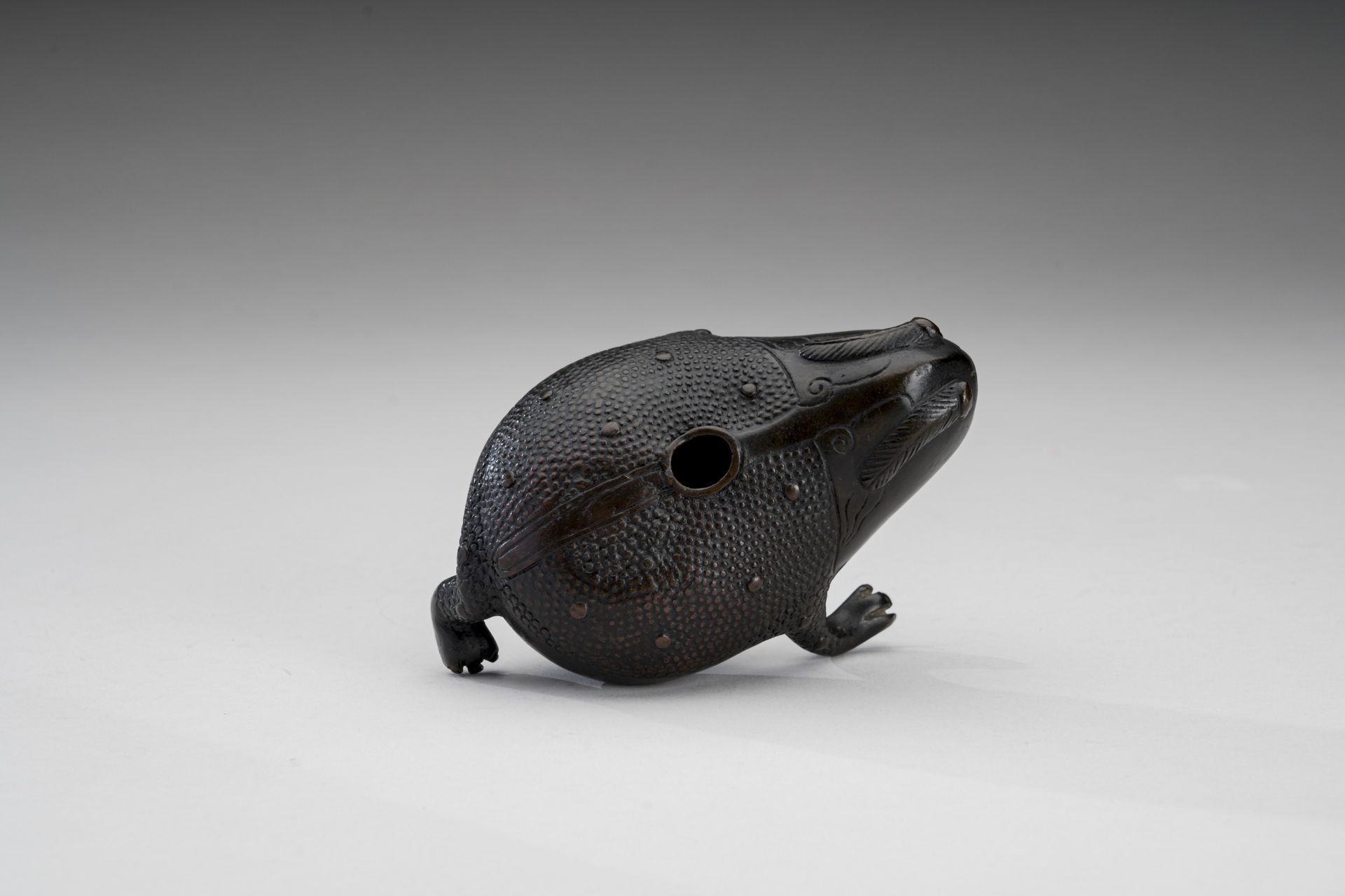 A BRONZE WATER DROPPER IN THE SHAPE OF GAMA SENNIN'S TOAD - Image 9 of 10