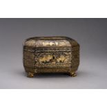 AN OCTAGONAL EXPORT LAQUER BOX WITH FIGURAL SCENES