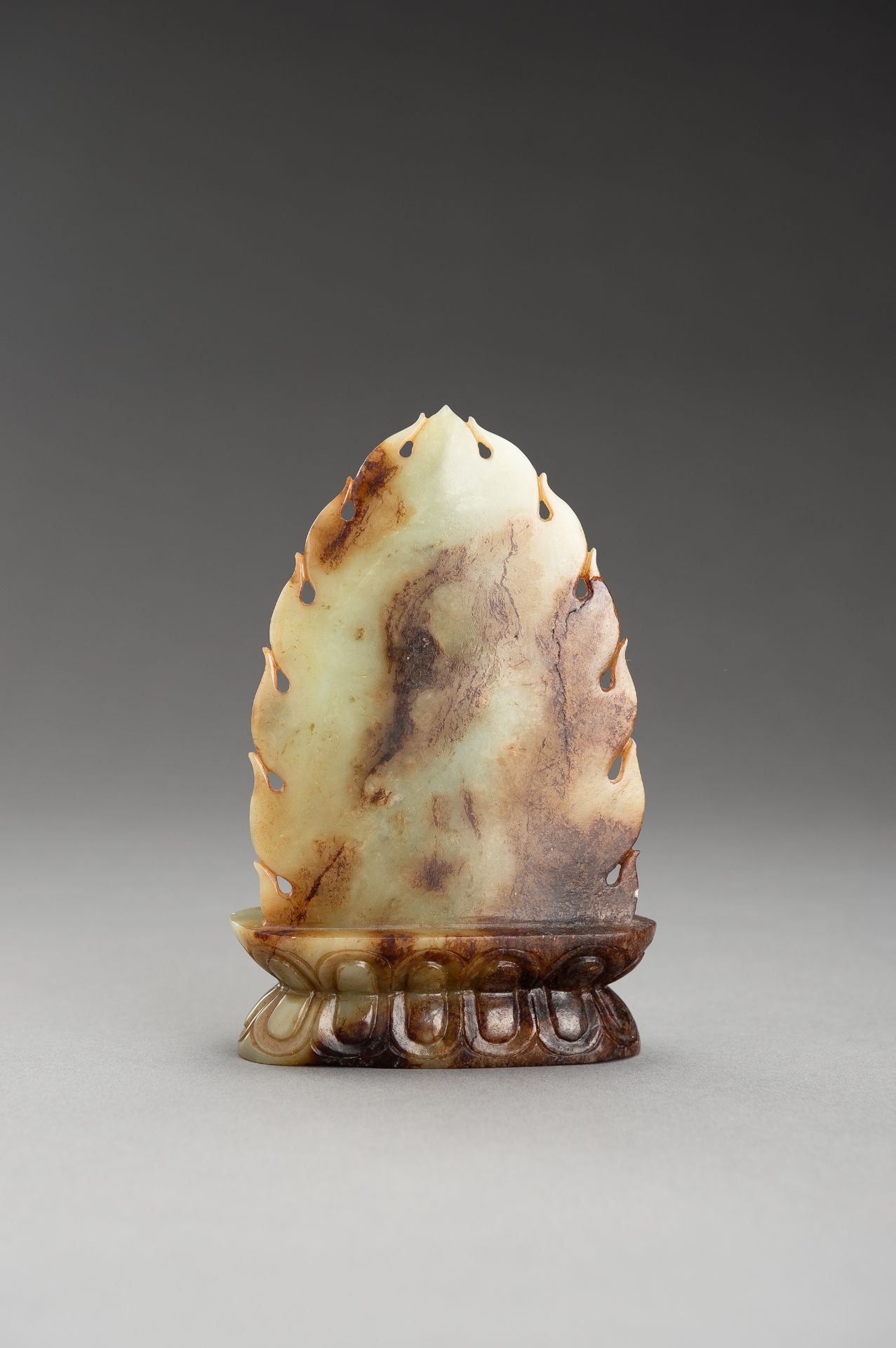 A PALE CELADON AND RUSSET JADE FIGURE OF BUDDHA - Image 9 of 10