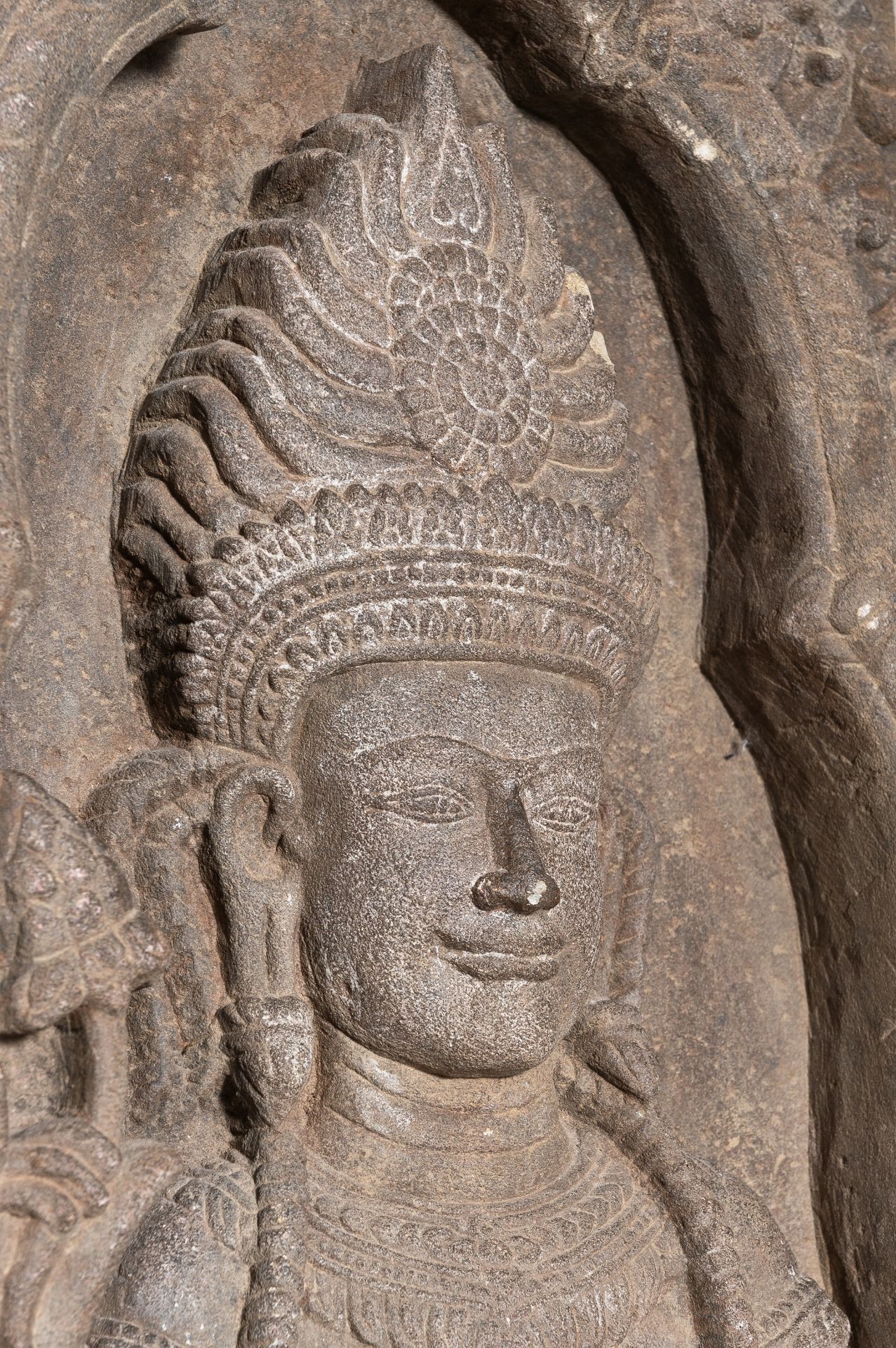 A VERY LARGE KHMER-STYLE SANDSTONE FIGURE OF AN APSARA, c. 1920s - Image 9 of 15