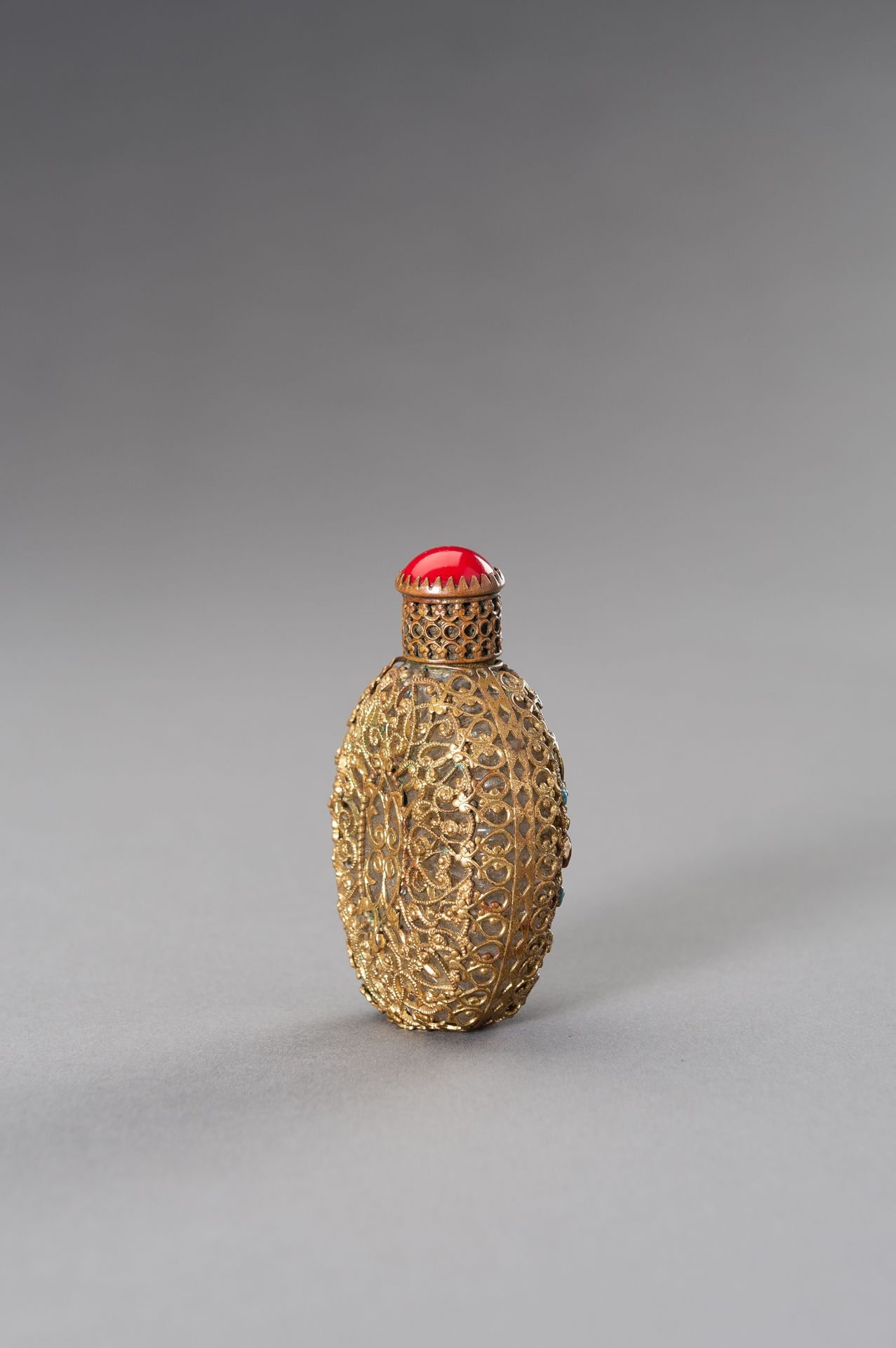 A CZECH EMBELLISHED METALWORK PERFUME BOTTLE, 19TH CENTURY - Bild 9 aus 14