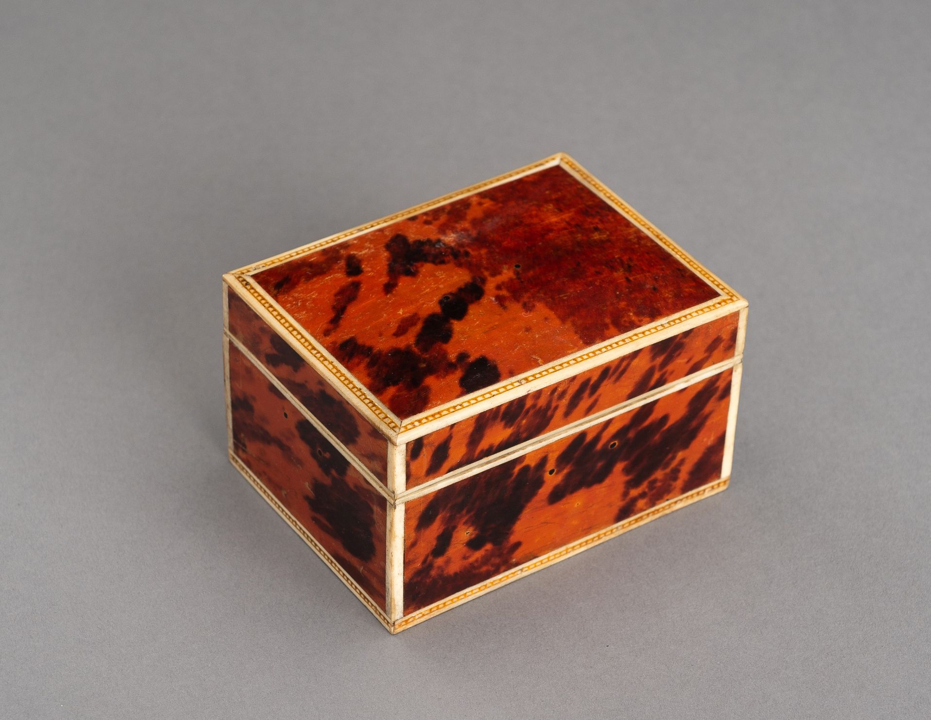 A WOOD LINED BONE 'TORTOISE SHELL' TOBACCO BOX