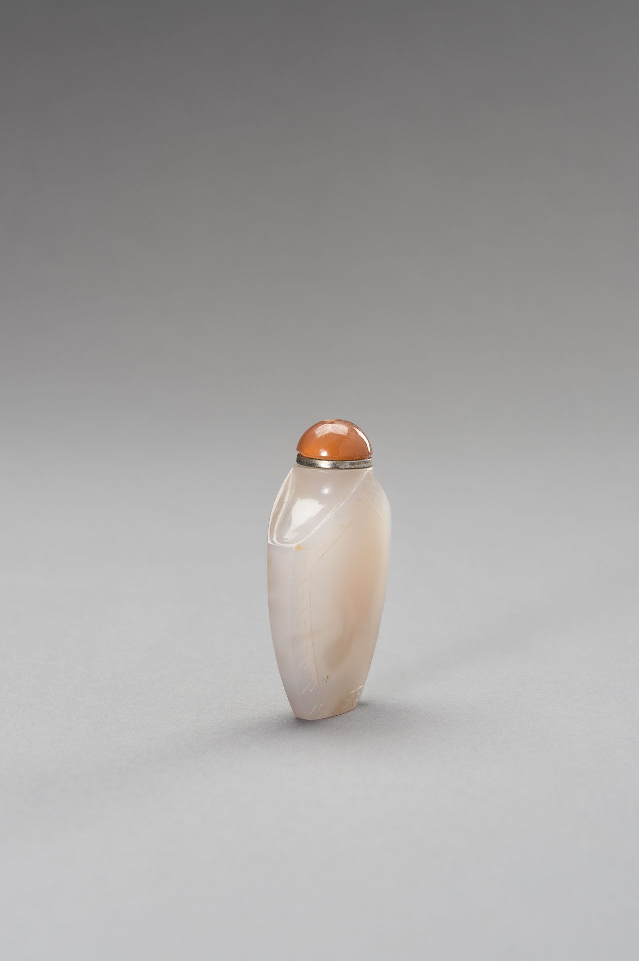 AN AGATE SNUFF BOTTLE, QING - Image 4 of 11