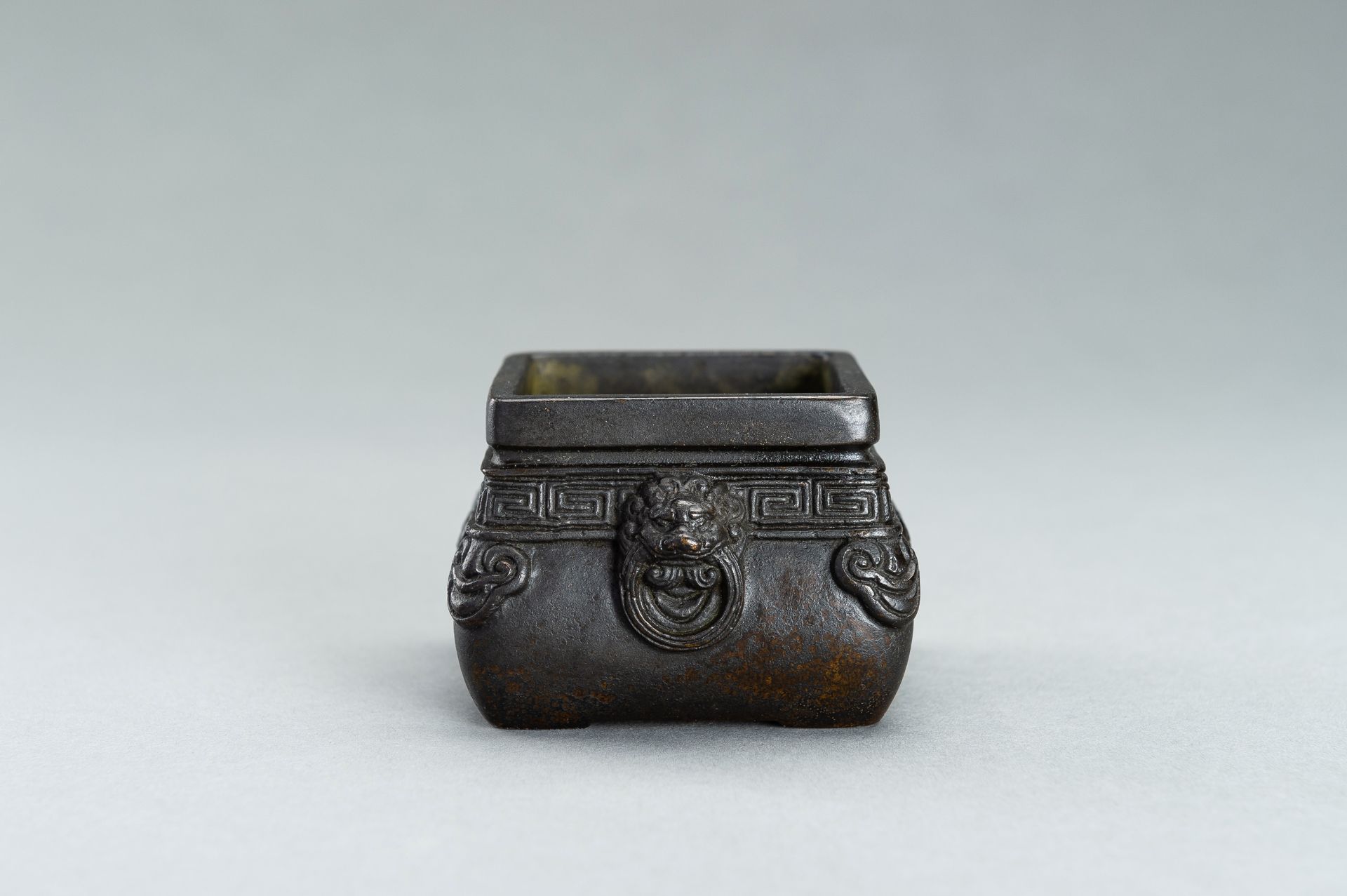 A SMALL BRONZE CENSER WITH LION MASK HANDLES, 17TH to 18th CENTURY - Image 3 of 15