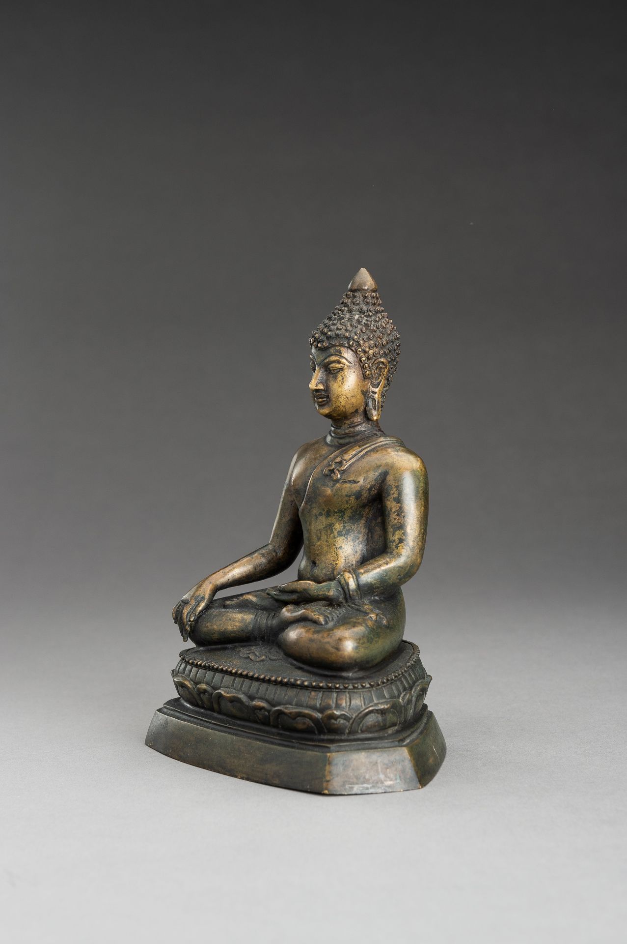 A THAI BRONZE FIGURE OF BUDDHA MARAVIJAYA, 19TH CENTURY - Image 4 of 10