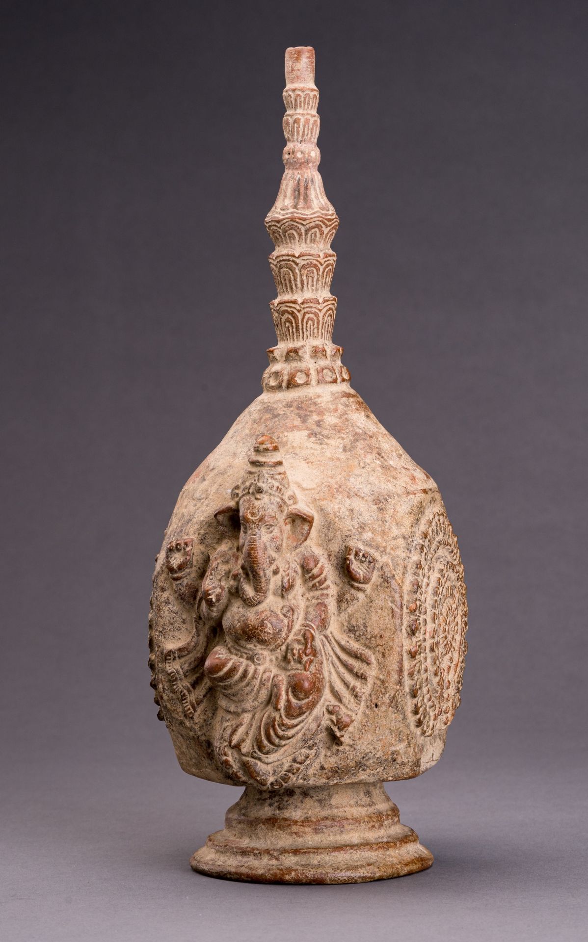 A MAJAPAHIT STYLE TERRACOTTA VASE