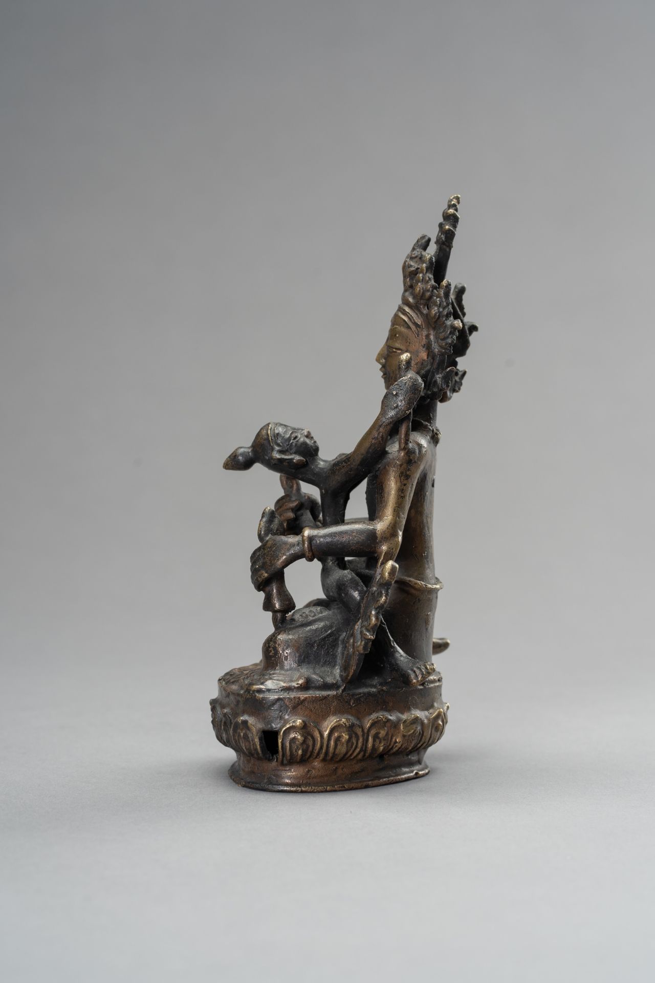 A BRONZE GROUP OF VAJRASATTVA IN UNION WITH VAJRAMAMANI, 1900s - Image 6 of 10