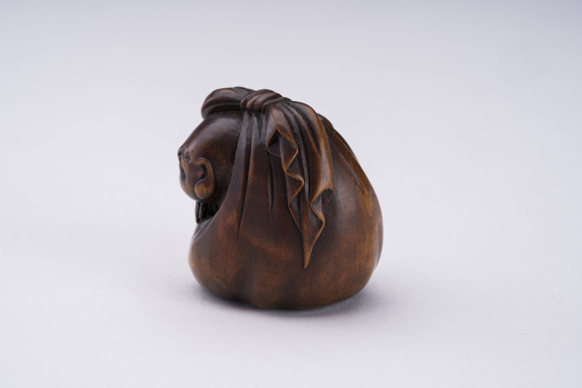 A WOOD NETSUKE OF HOTEI AND A BOY INSIDE HIS TREASURE BAG - Image 2 of 6