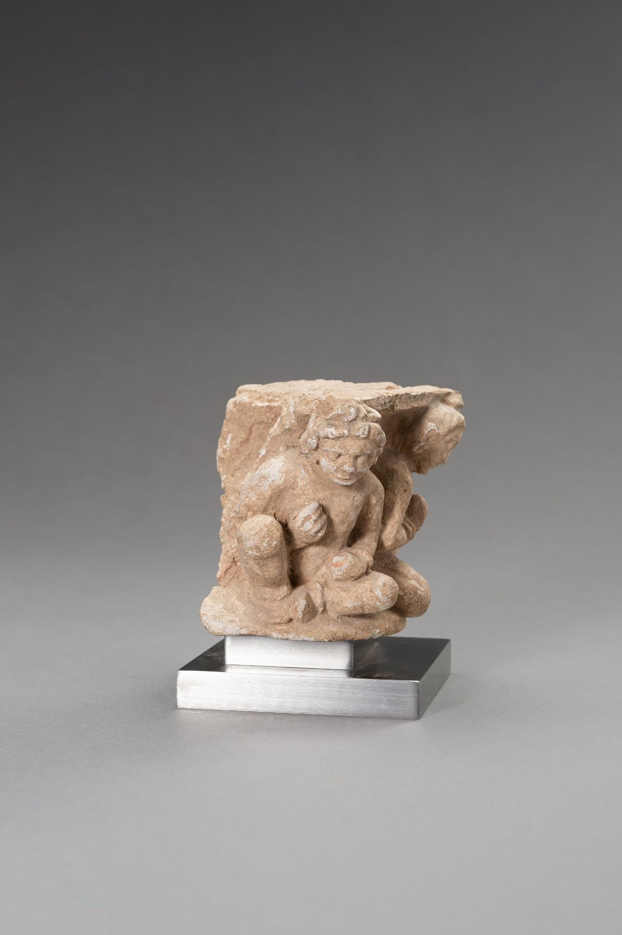 A GANDHARA STUCCO FRAGMENT WITH ADORANTS - Image 6 of 11