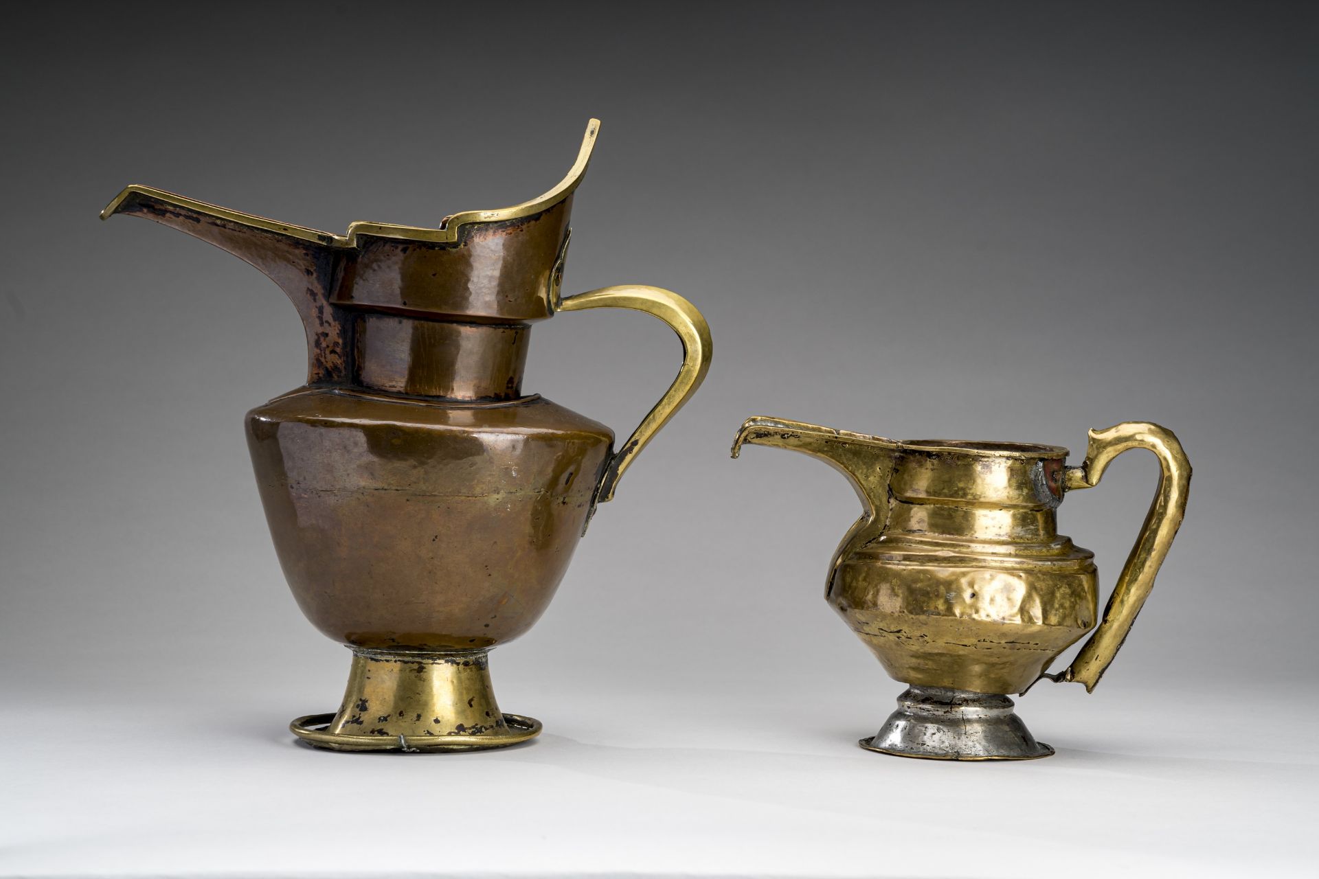 A PARCEL-GILT COPPER 'MONK'S CAP' EWER AND A BRASS EWER, 19th CENTURY - Image 3 of 7