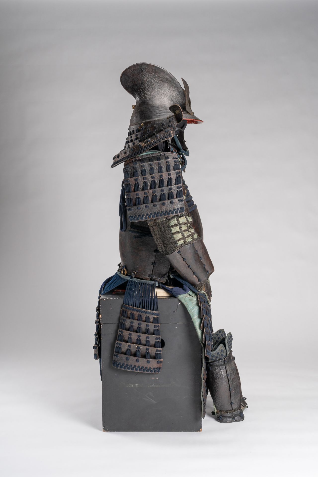 A SUIT OF ARMOR WITH EBOSHI KABUTO - Image 7 of 11