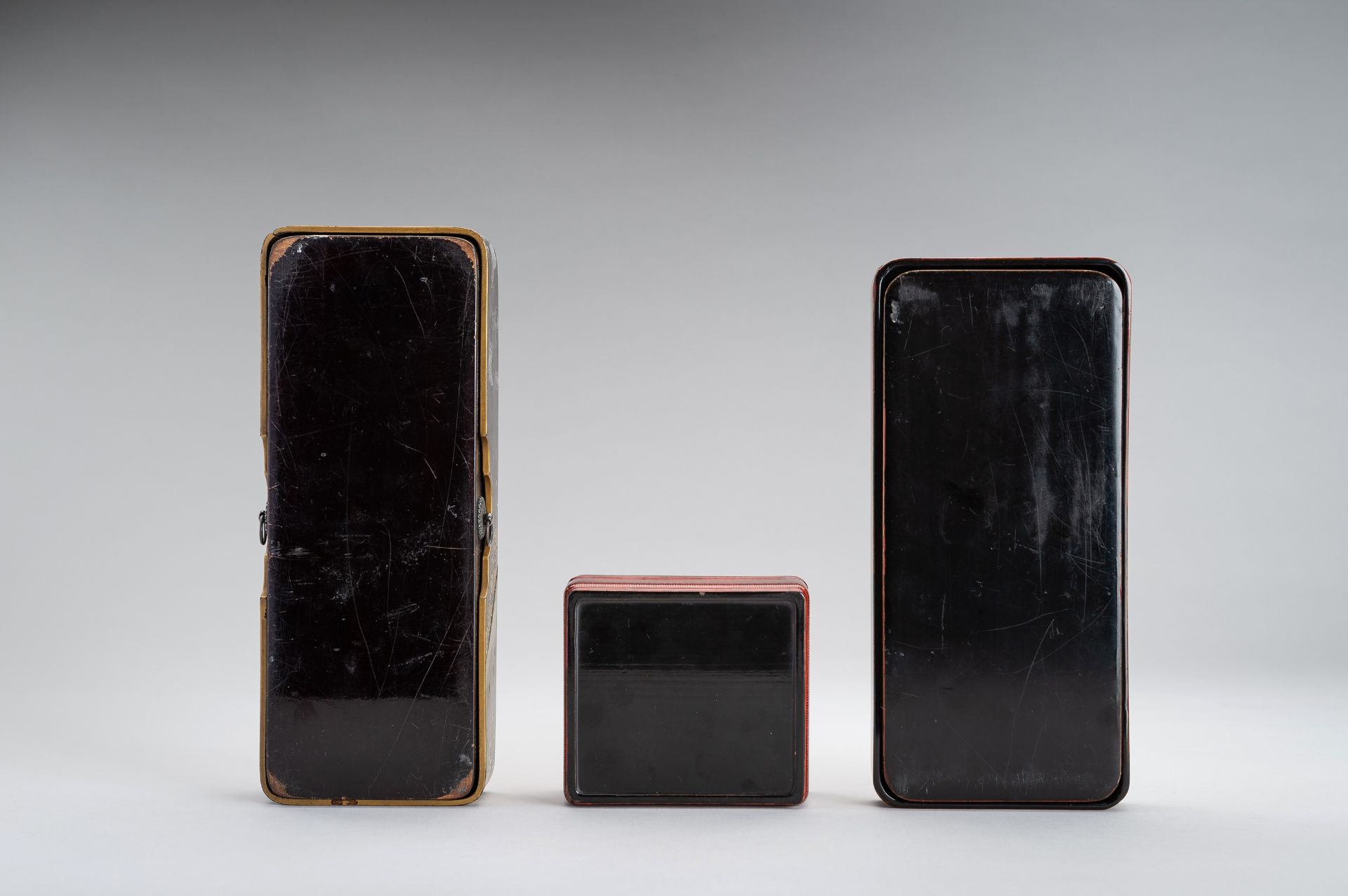 A GROUP OF THREE LACQUER BOXES - Image 16 of 16