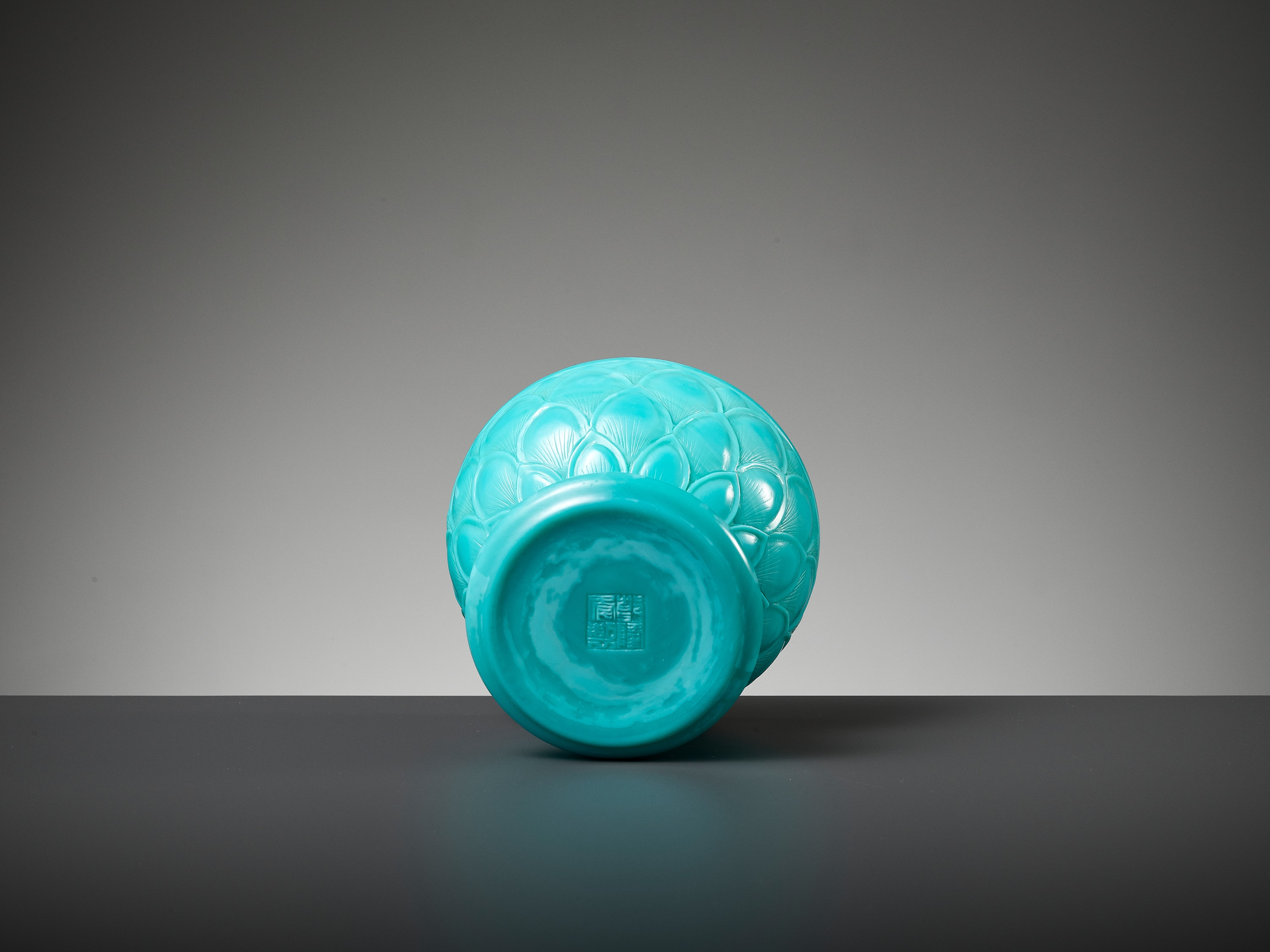 A RARE TURQUOISE PEKING GLASS STEM BOWL AND COVER, QIANLONG MARK AND PERIOD - Image 12 of 12