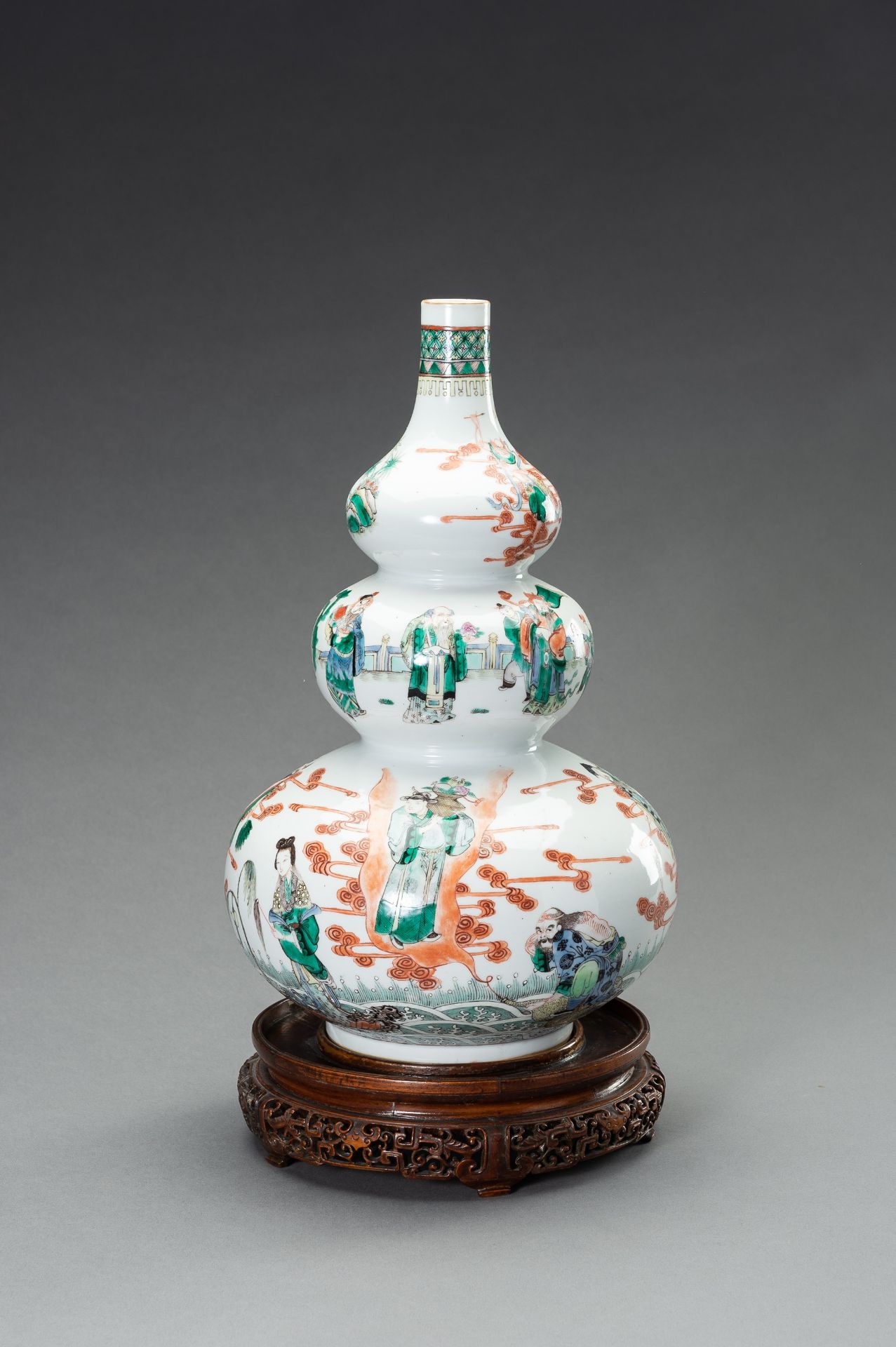 A LARGE FAMILLE VERTE TRIPLE-GOURD PORCELAIN VASE, QING - Image 5 of 12