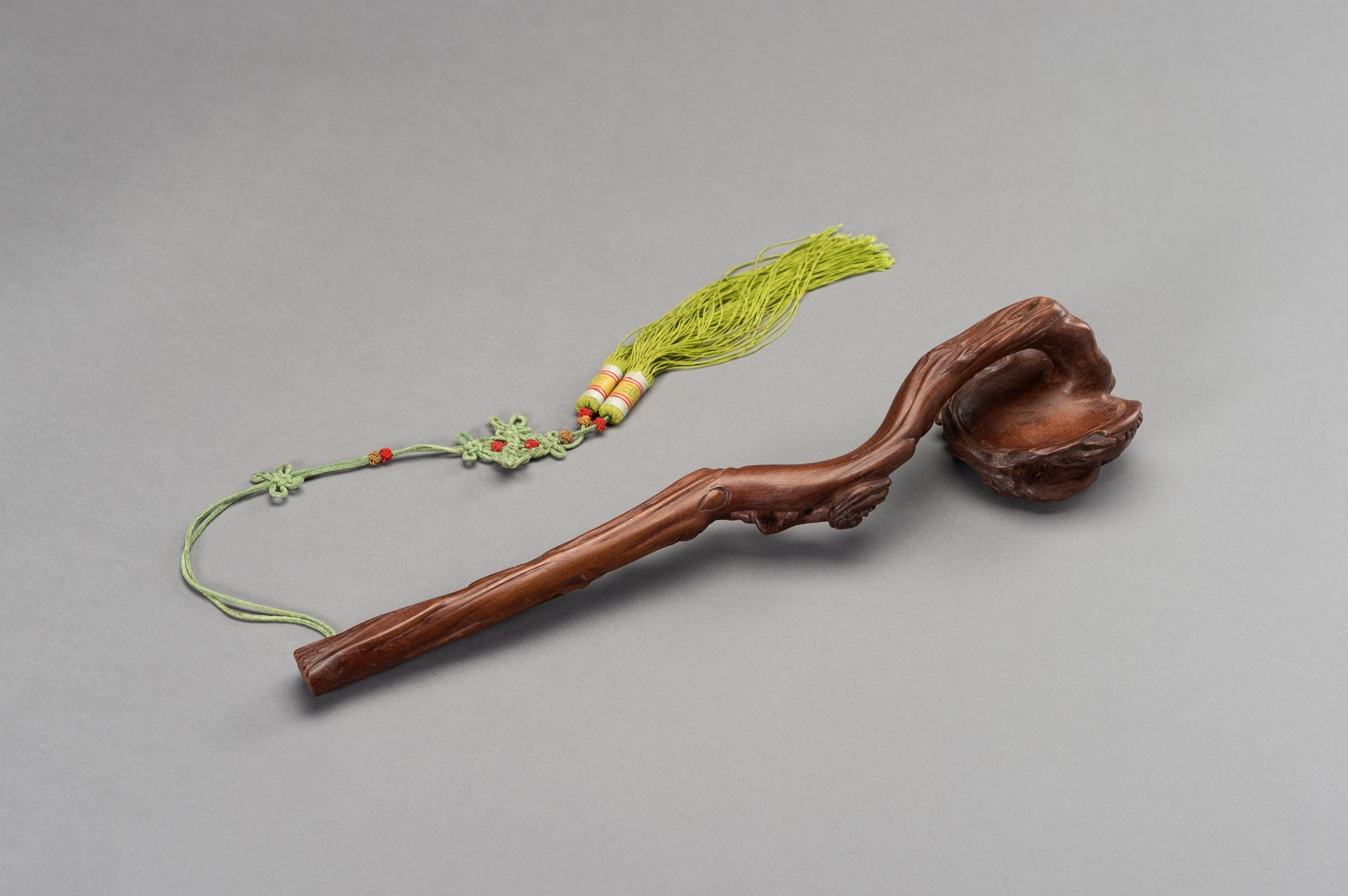 A HARDWOOD RUYI SCEPTER - Bild 9 aus 11