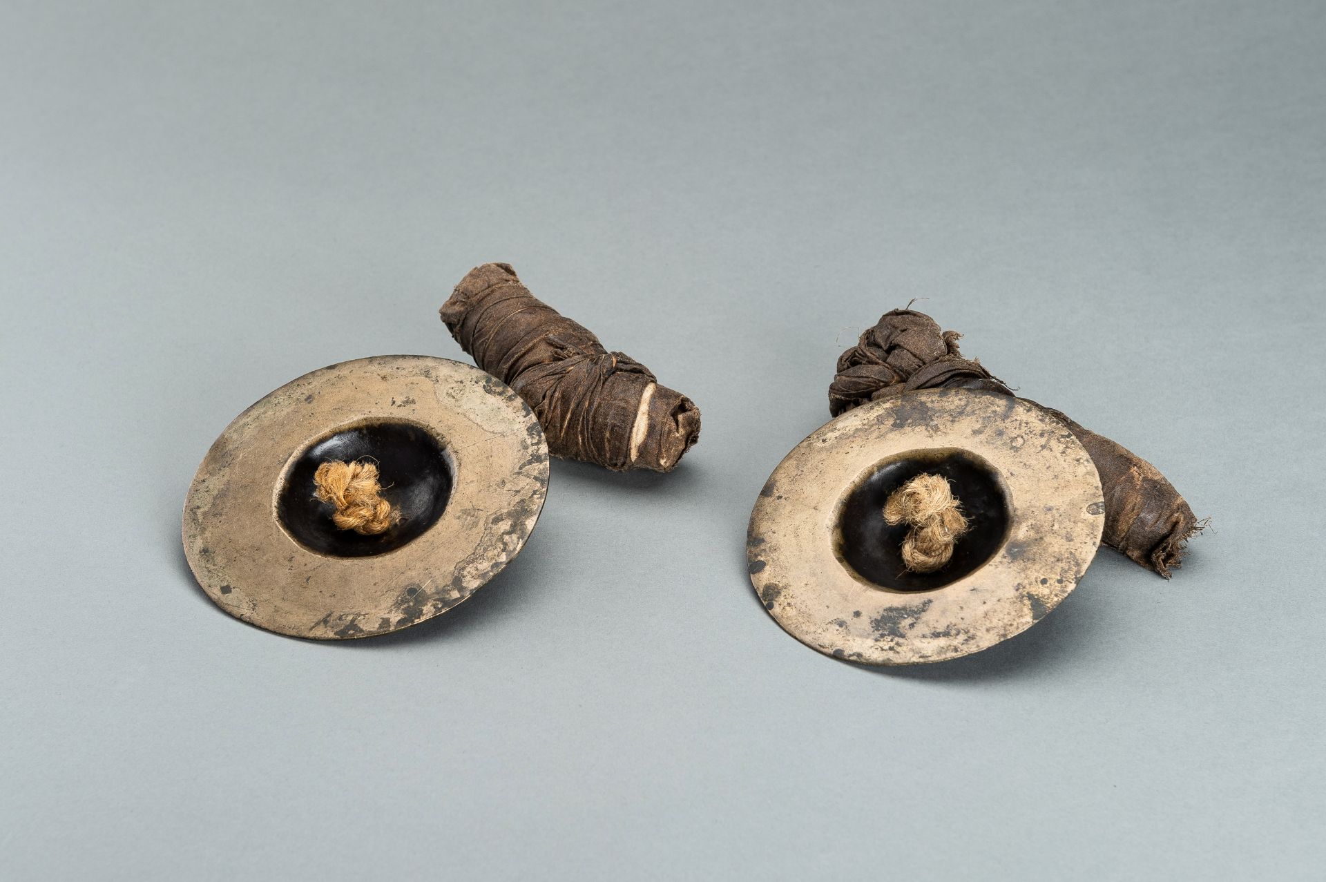 A RARE PAIR OF BRONZE CYMBALS, 19th CENTURY - Image 9 of 10