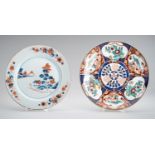 A LOT WITH TWO IMARI PORCELAIN DISHES