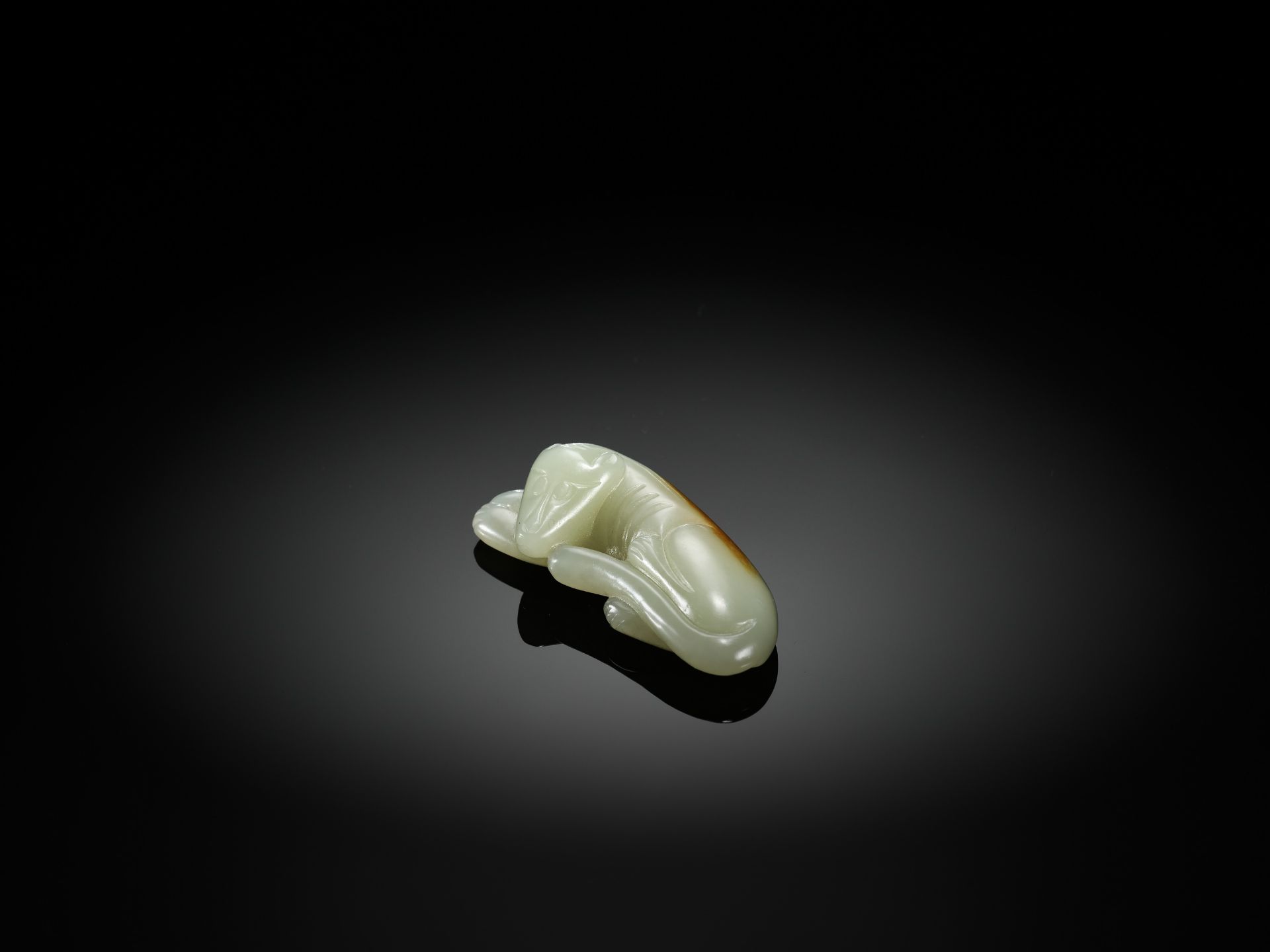 A PALE CELADON JADE CARVING OF A DOG, QING - Image 6 of 7