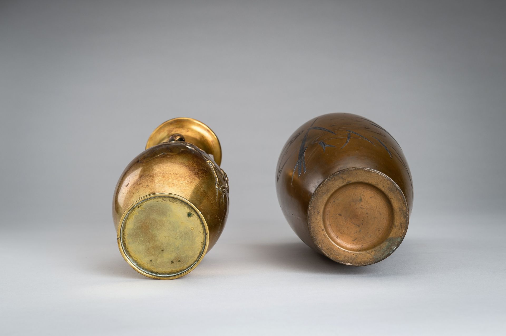 A LOT WITH TWO BRONZE VASES, MEIJI PERIOD - Image 12 of 12