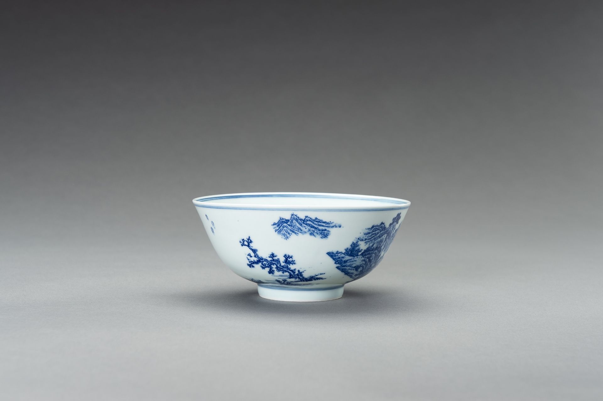 A BLUE AND WHITE PORCELAIN BOWL, 20TH CENTURY - Bild 8 aus 10