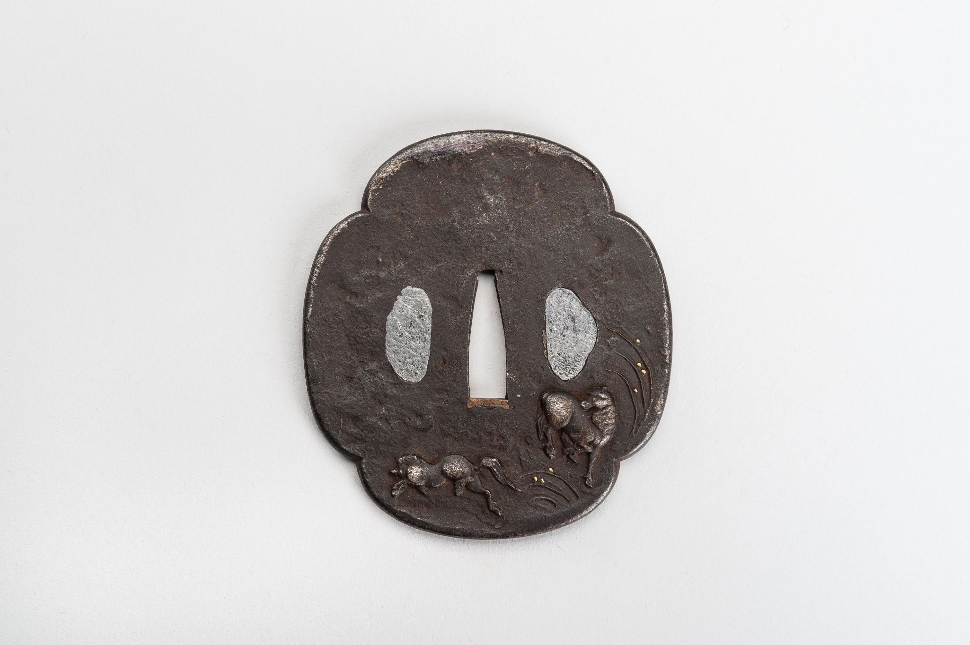 A LOT WITH FOUR IRON TSUBA, EDO PERIOD - Image 10 of 12