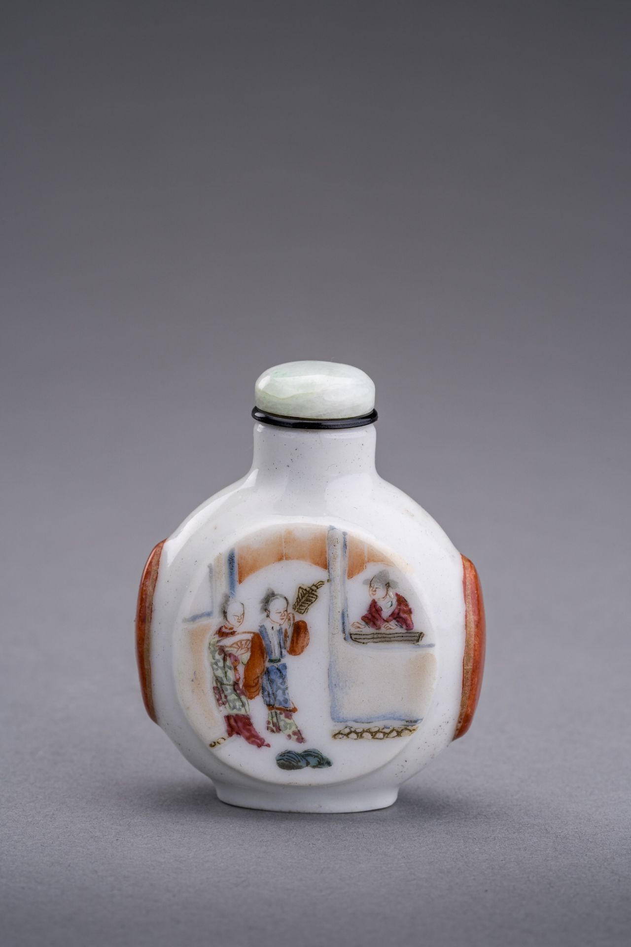 AN ENAMELLED PORCELAIN 'JOURNEY TO THE WEST' SNUFF BOTTLE, QING DYNASTY - Bild 3 aus 7