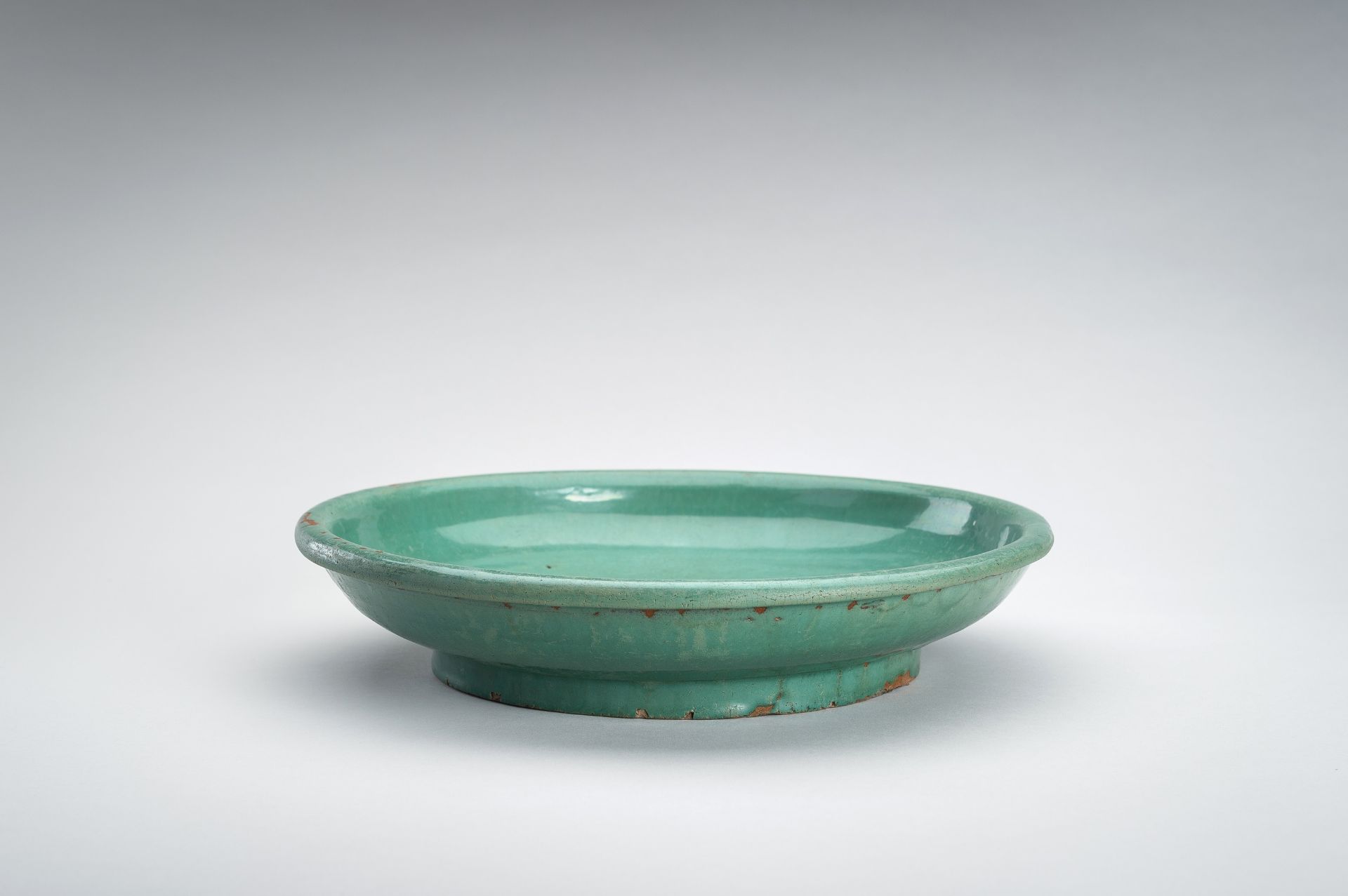 A RARE CELADON PORCELAIN CHARGER - Image 2 of 11