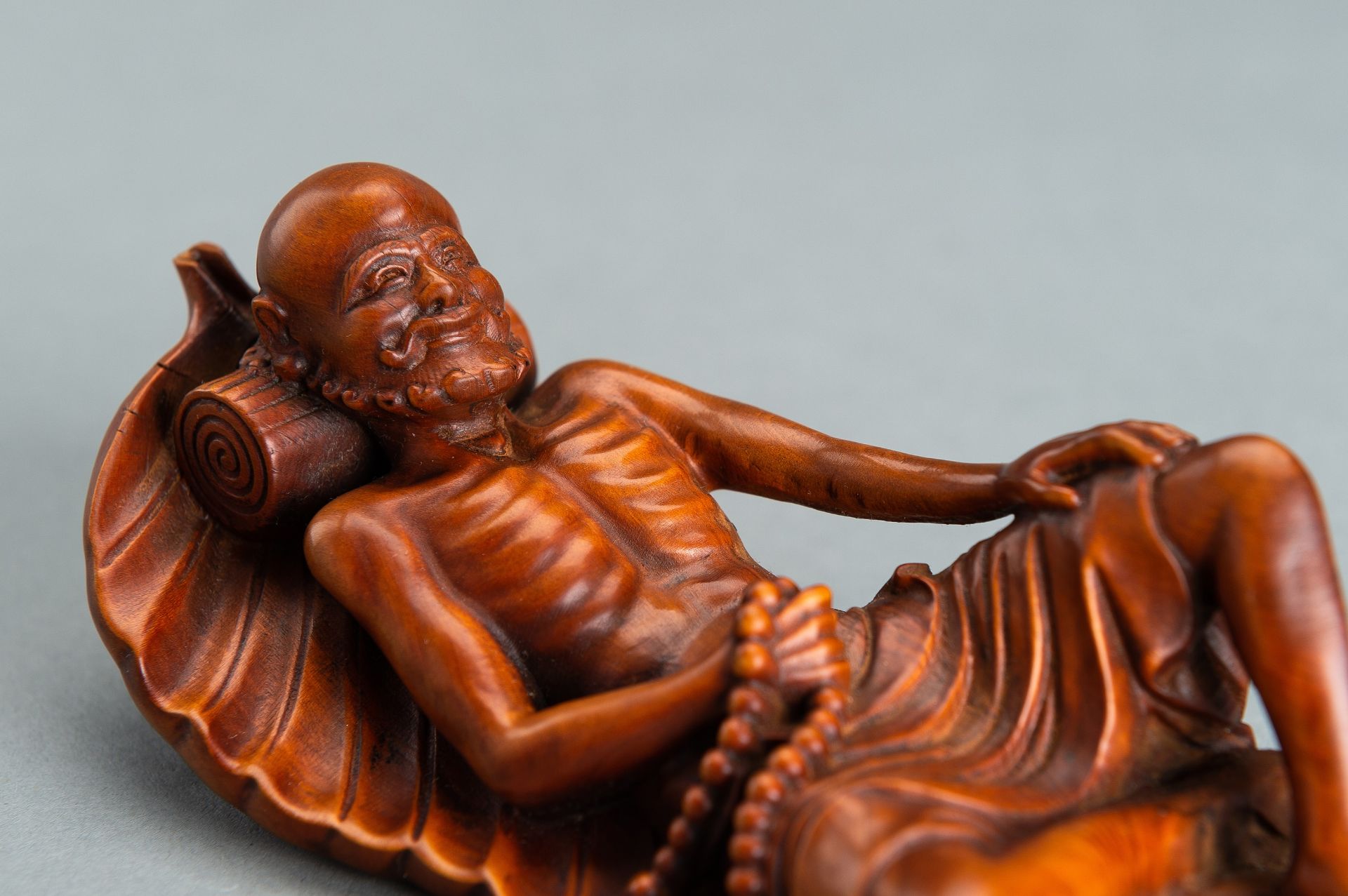 A WOOD FIGURE OF BODHIDHARMA - Image 3 of 12