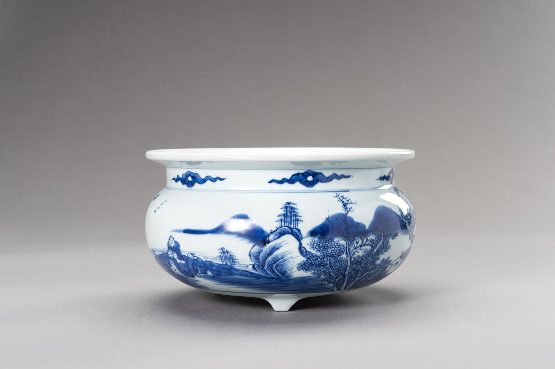 A LARGE BLUE AND WHITE TRIPOD CENSER, QING DYNASTY